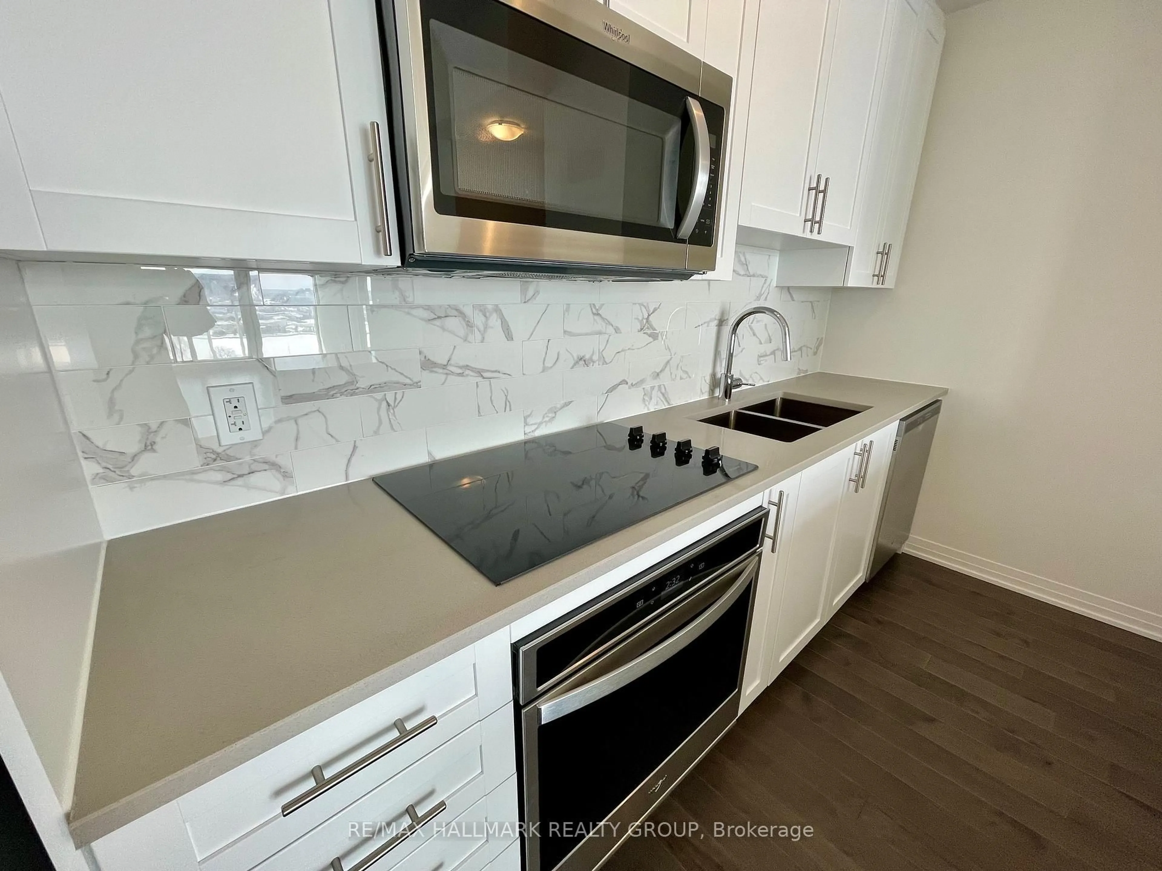 Standard kitchen, ceramic/tile floor for 805 CARLING Ave #2406, Ottawa Ontario K1S 5W9