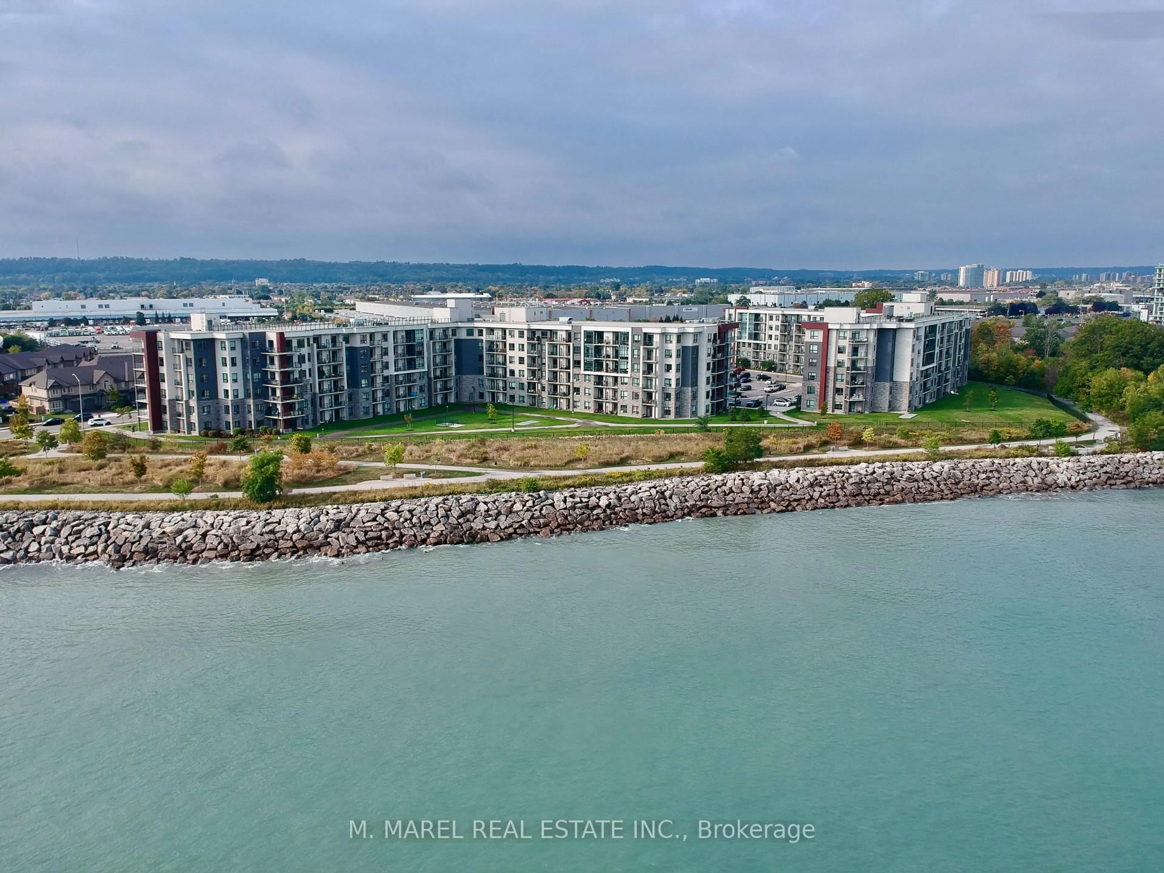 A pic from outside/outdoor area/front of a property/back of a property/a pic from drone, water/lake/river/ocean view for 125 Shoreview Pl #432, Hamilton Ontario L8E 0K3