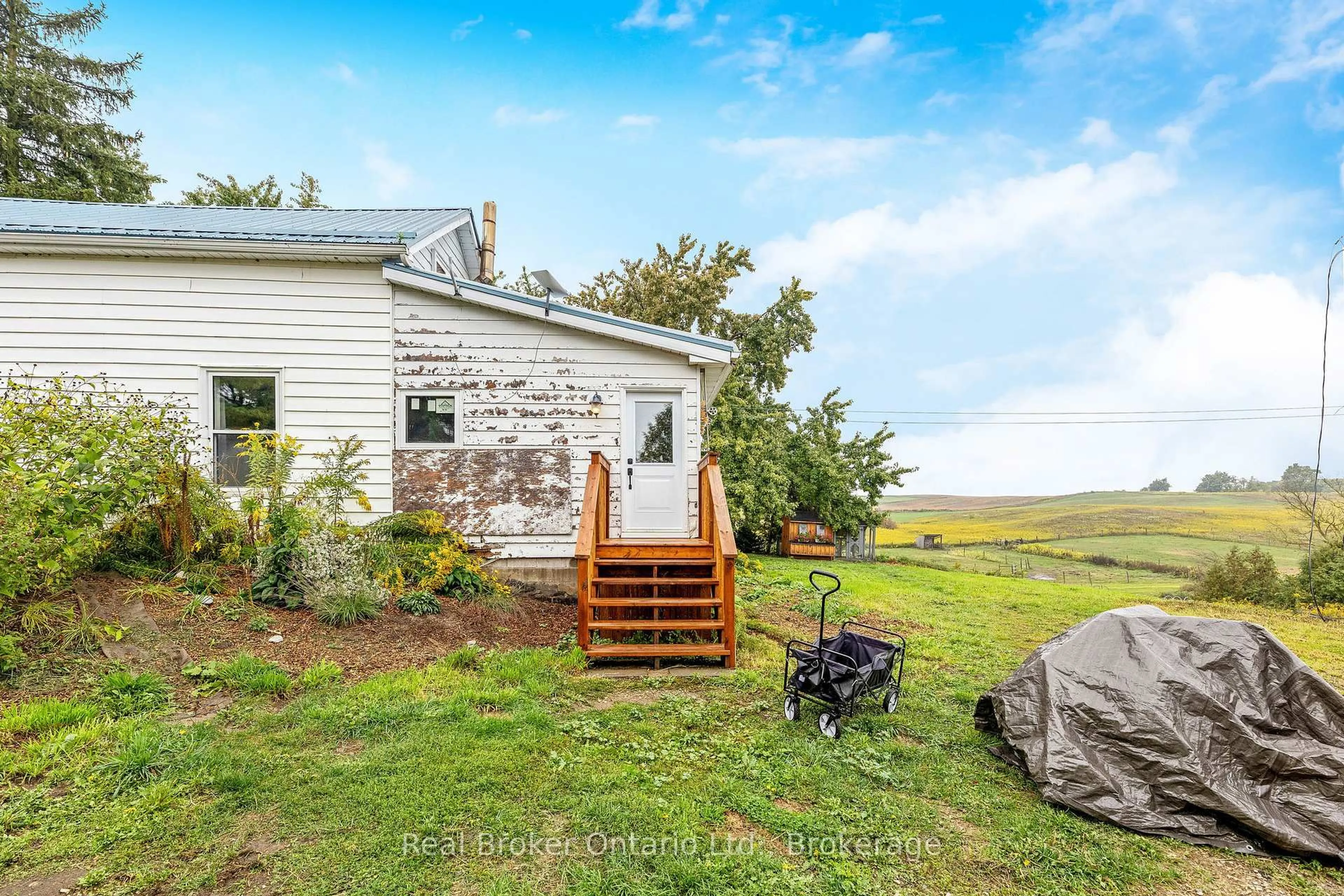 A pic from outside/outdoor area/front of a property/back of a property/a pic from drone, water/lake/river/ocean view for 6005 Eighth Line, Erin Ontario N0B 1Z0