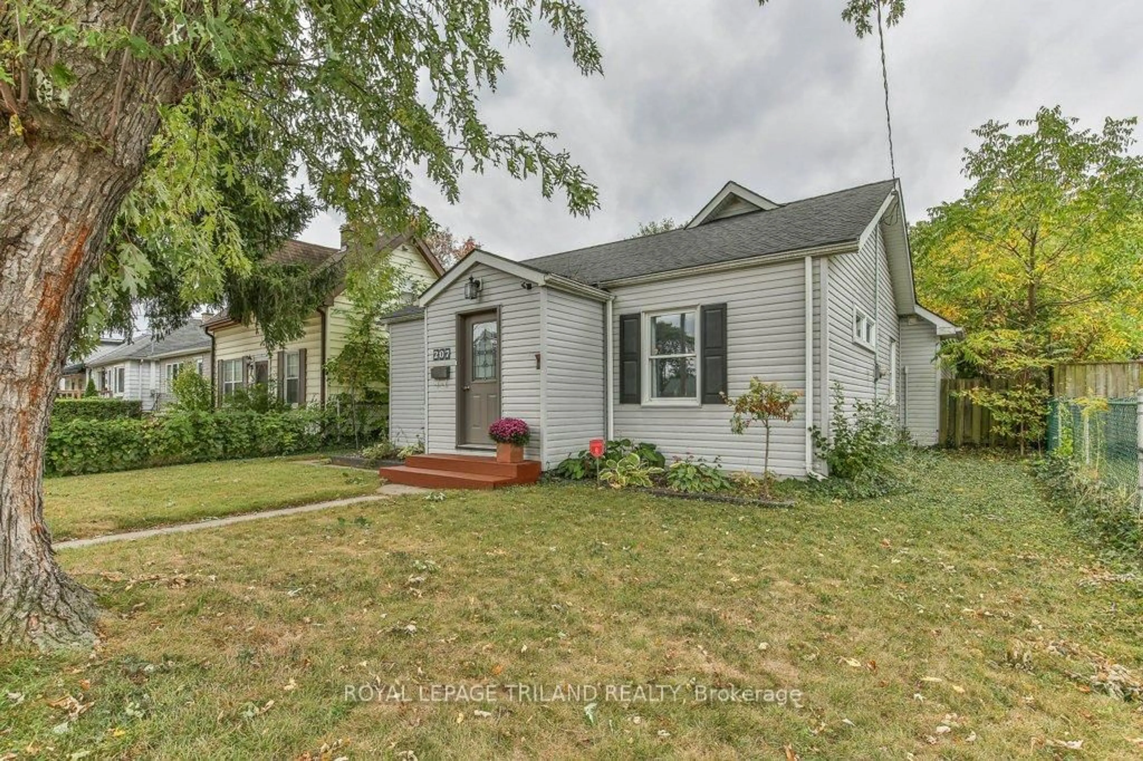 Unknown for 207 EAST St, London East Ontario N5Z 2S1