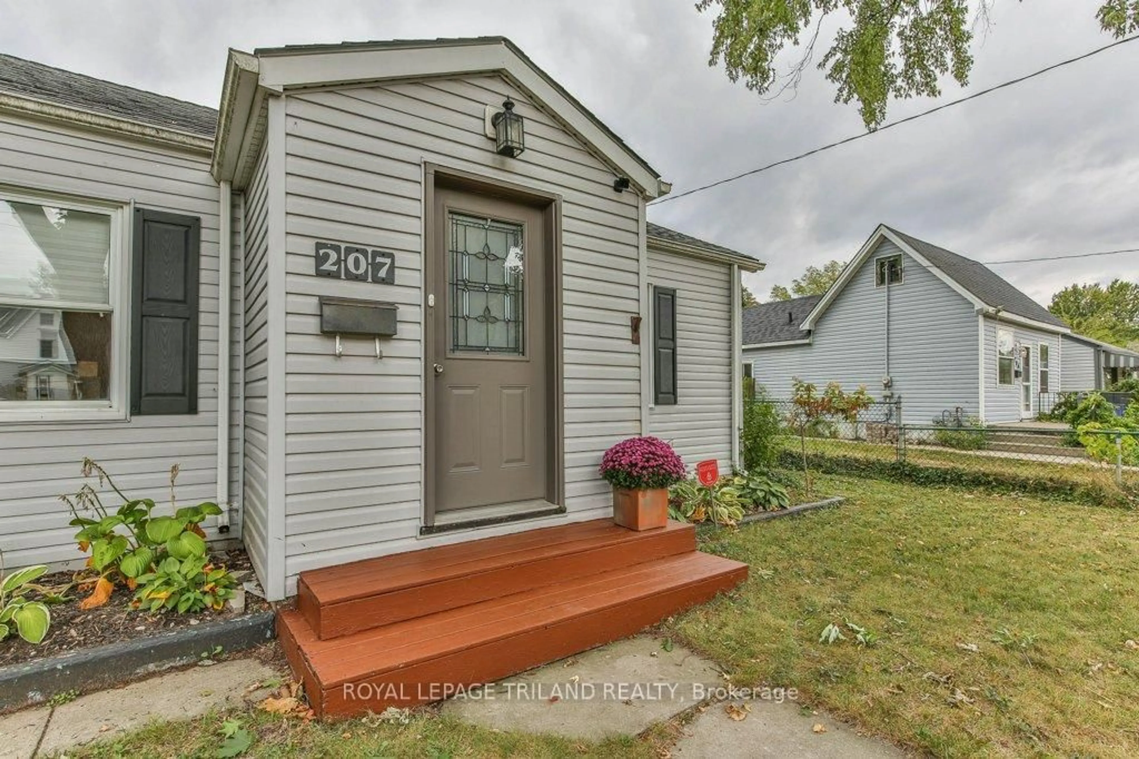 Unknown for 207 EAST St, London East Ontario N5Z 2S1