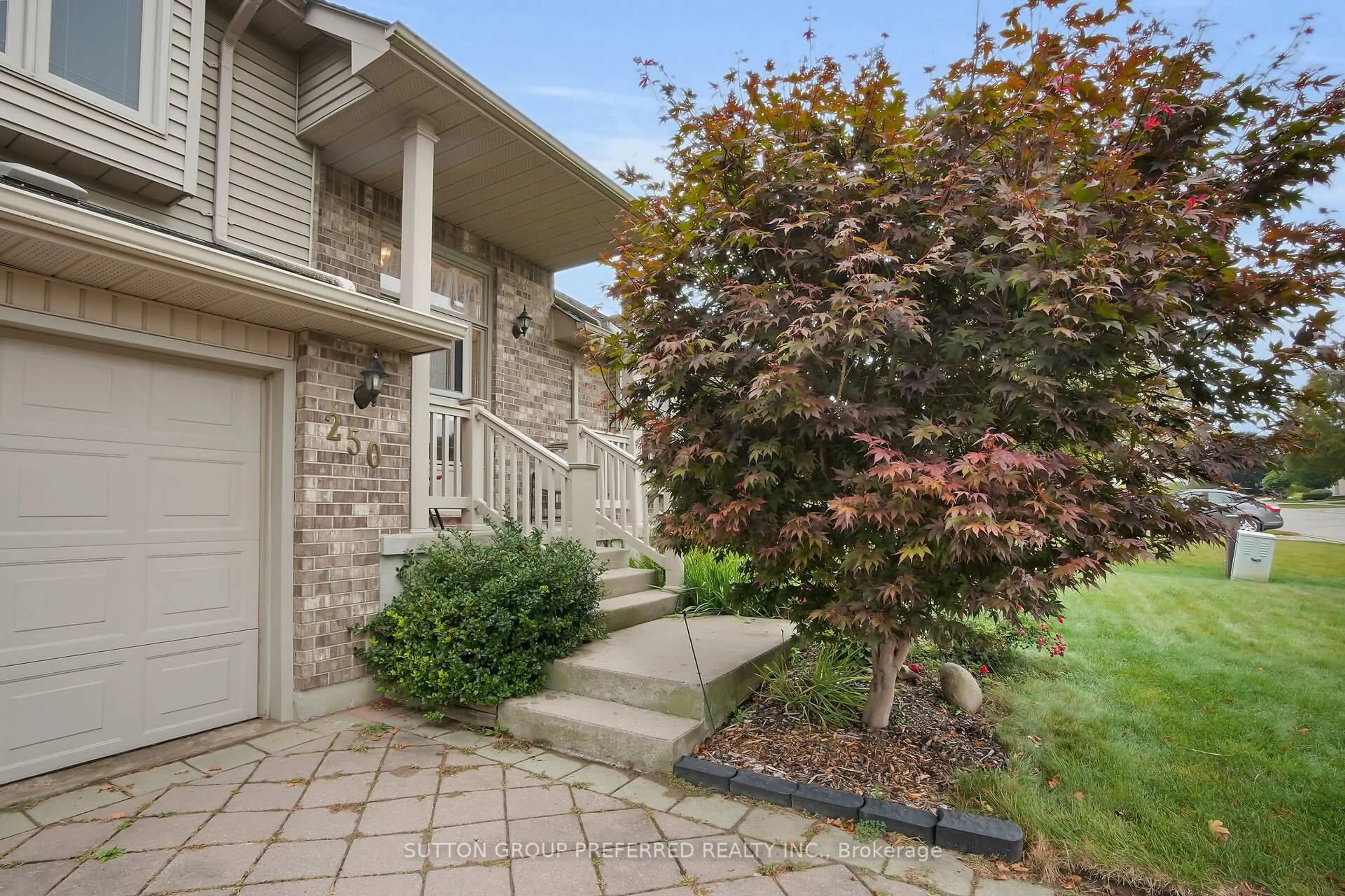 Patio, street for 250 Kettle Creek Dr, Central Elgin Ontario N0L 1B0