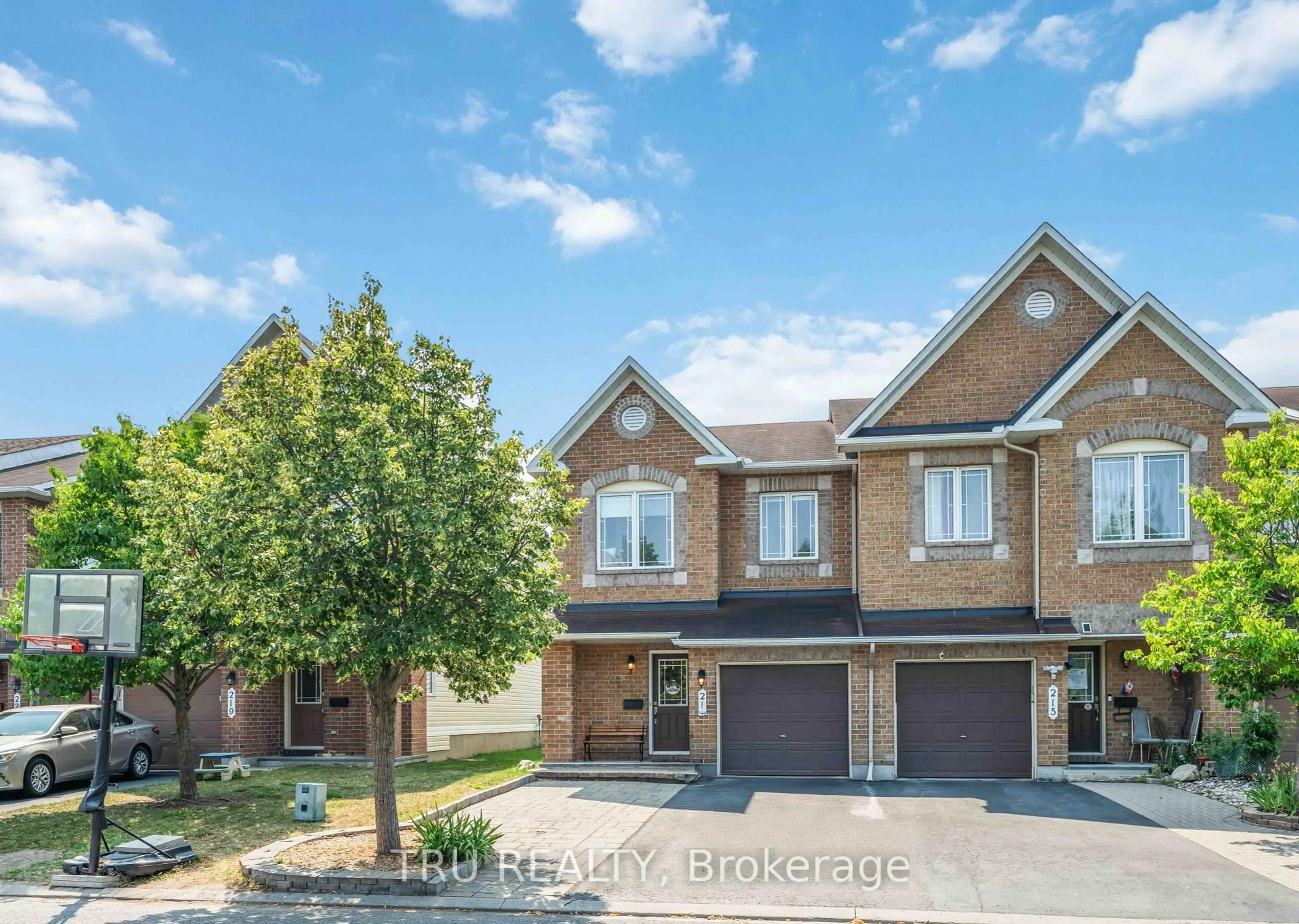 A pic from outside/outdoor area/front of a property/back of a property/a pic from drone, street for 217 Sorento St, Ottawa Ontario K2J 0B6
