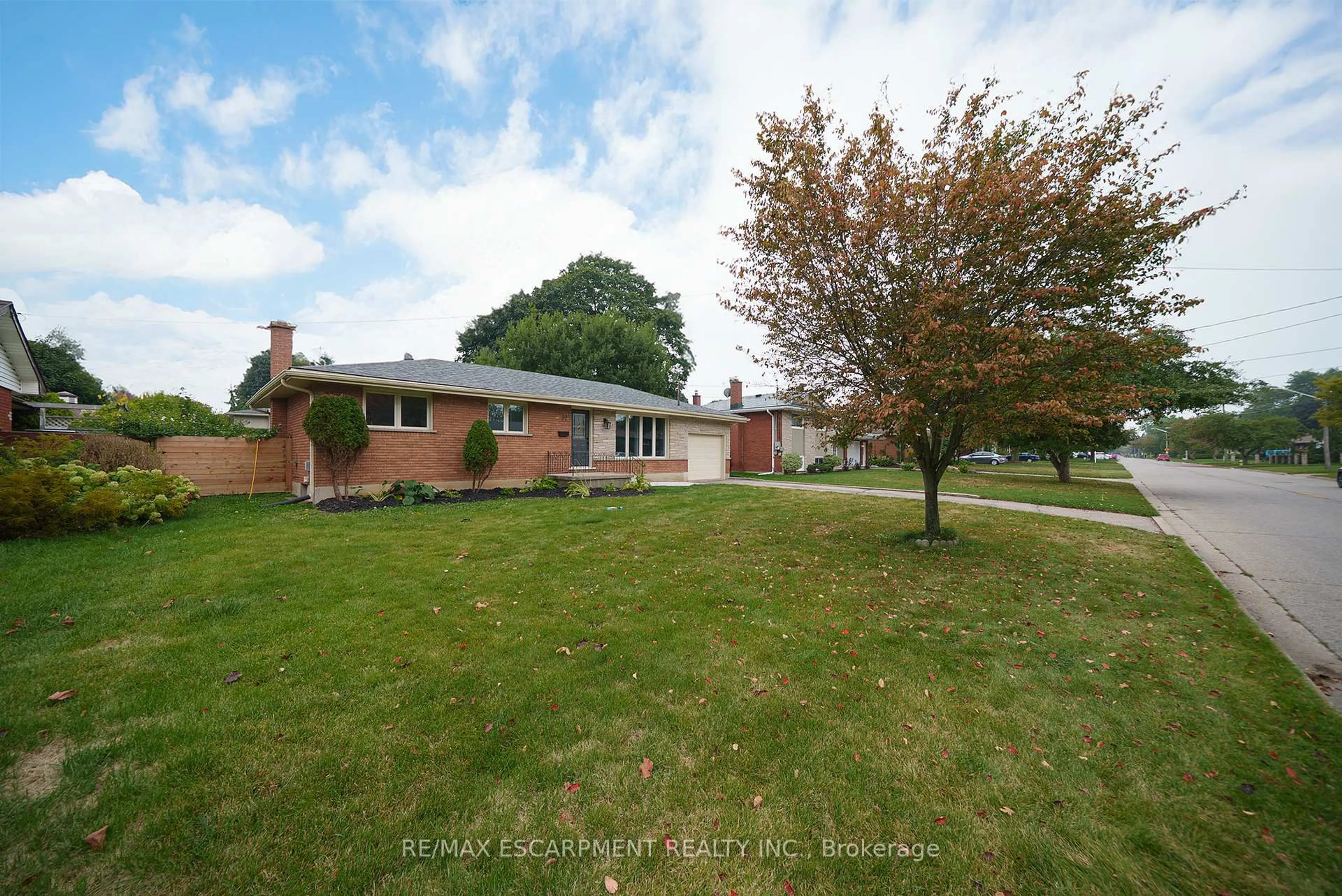 A pic from outside/outdoor area/front of a property/back of a property/a pic from drone, street for 91 Varadi Ave, Brantford Ontario N3R 3N4