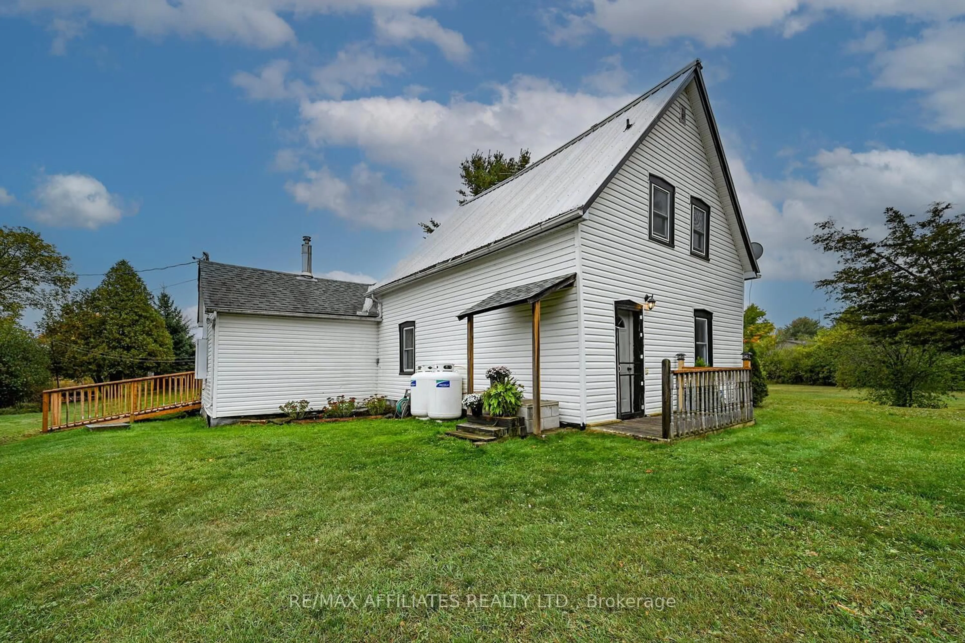A pic from outside/outdoor area/front of a property/back of a property/a pic from drone, building for 2403 Nolans Rd, Smiths Falls Ontario K7A 4S6