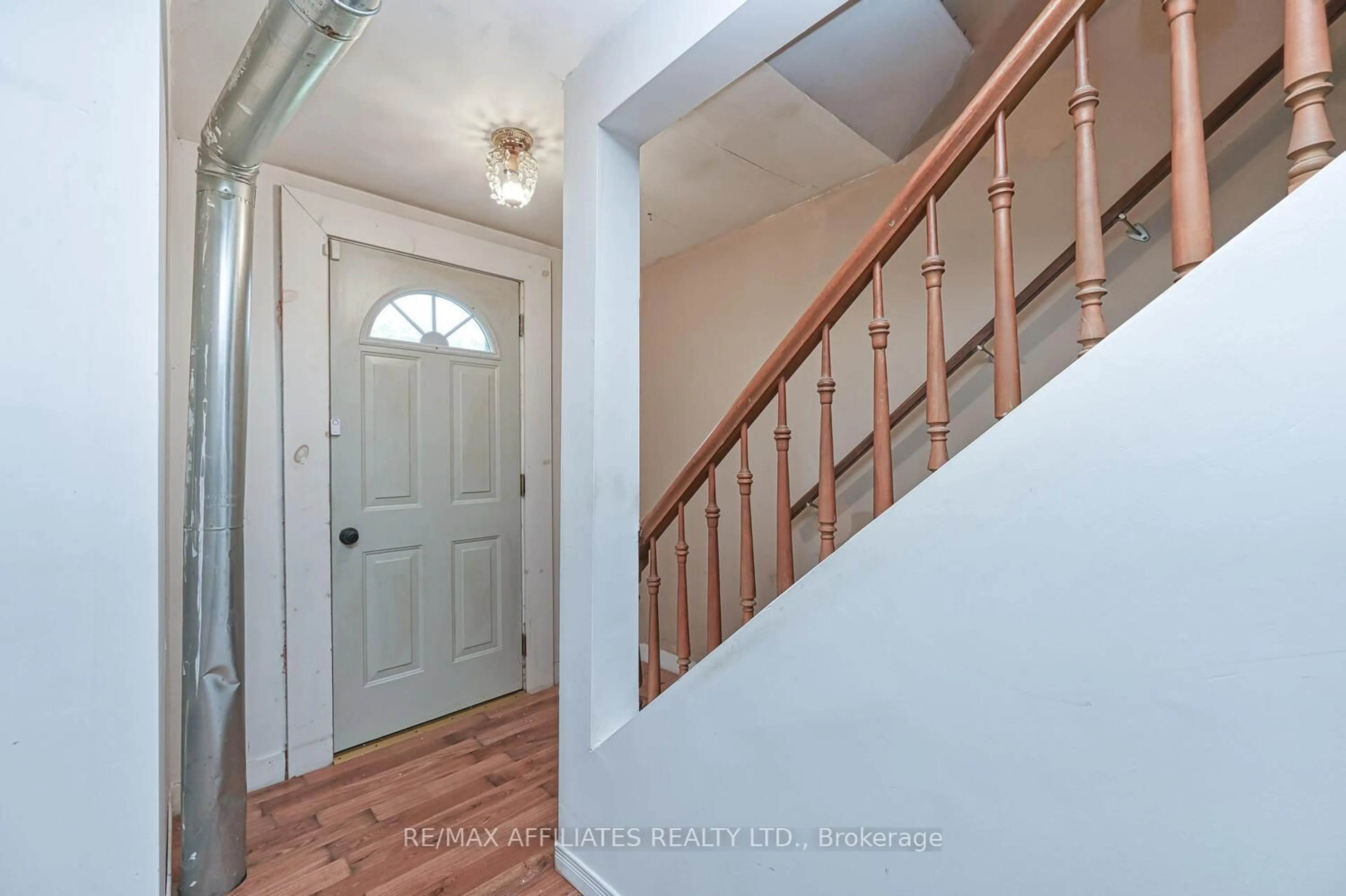 Indoor entryway for 2403 Nolans Rd, Smiths Falls Ontario K7A 4S6