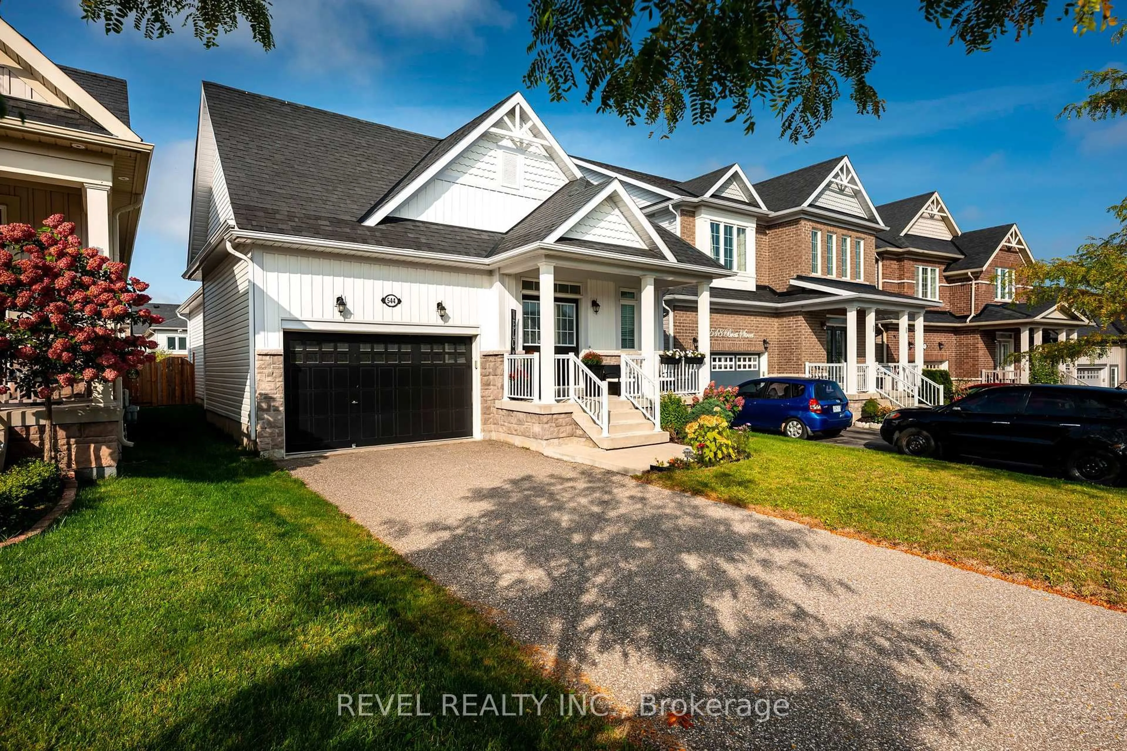 Home with vinyl exterior material, street for 544 Brett St, Shelburne Ontario L9V 3V5
