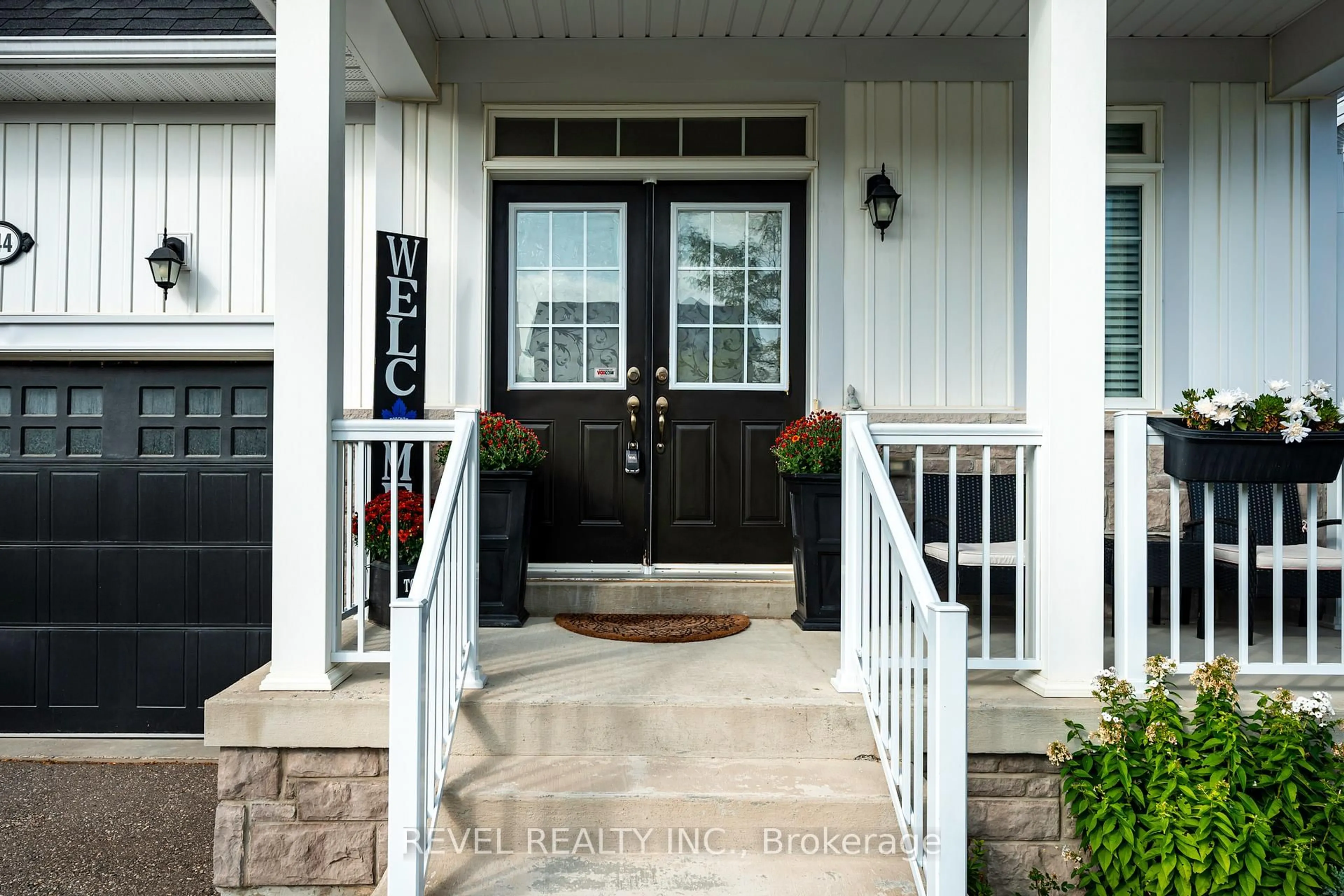 Indoor entryway for 544 Brett St, Shelburne Ontario L9V 3V5