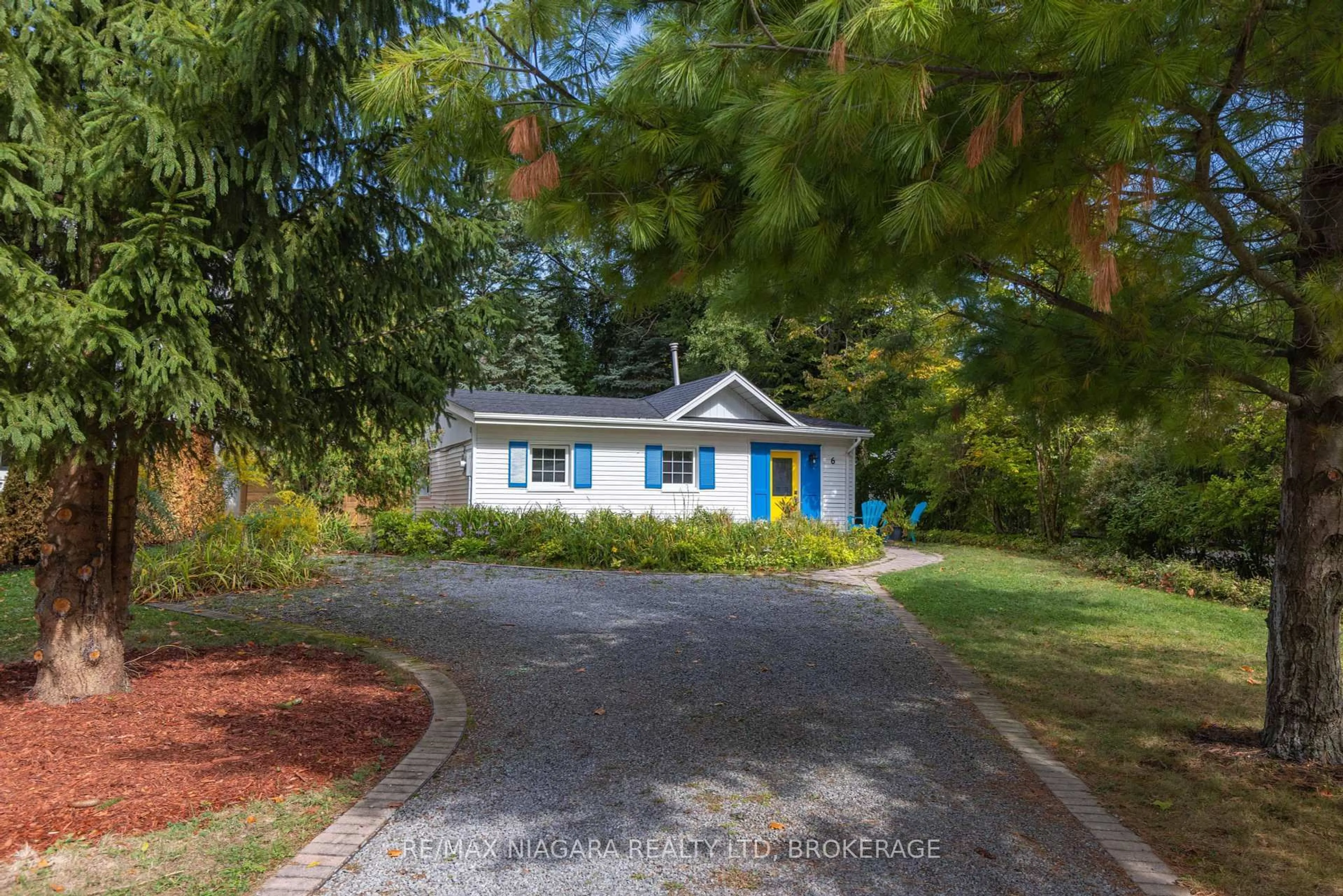 A pic from outside/outdoor area/front of a property/back of a property/a pic from drone, street for 6 Circle St, Niagara-on-the-Lake Ontario L0S 1J0