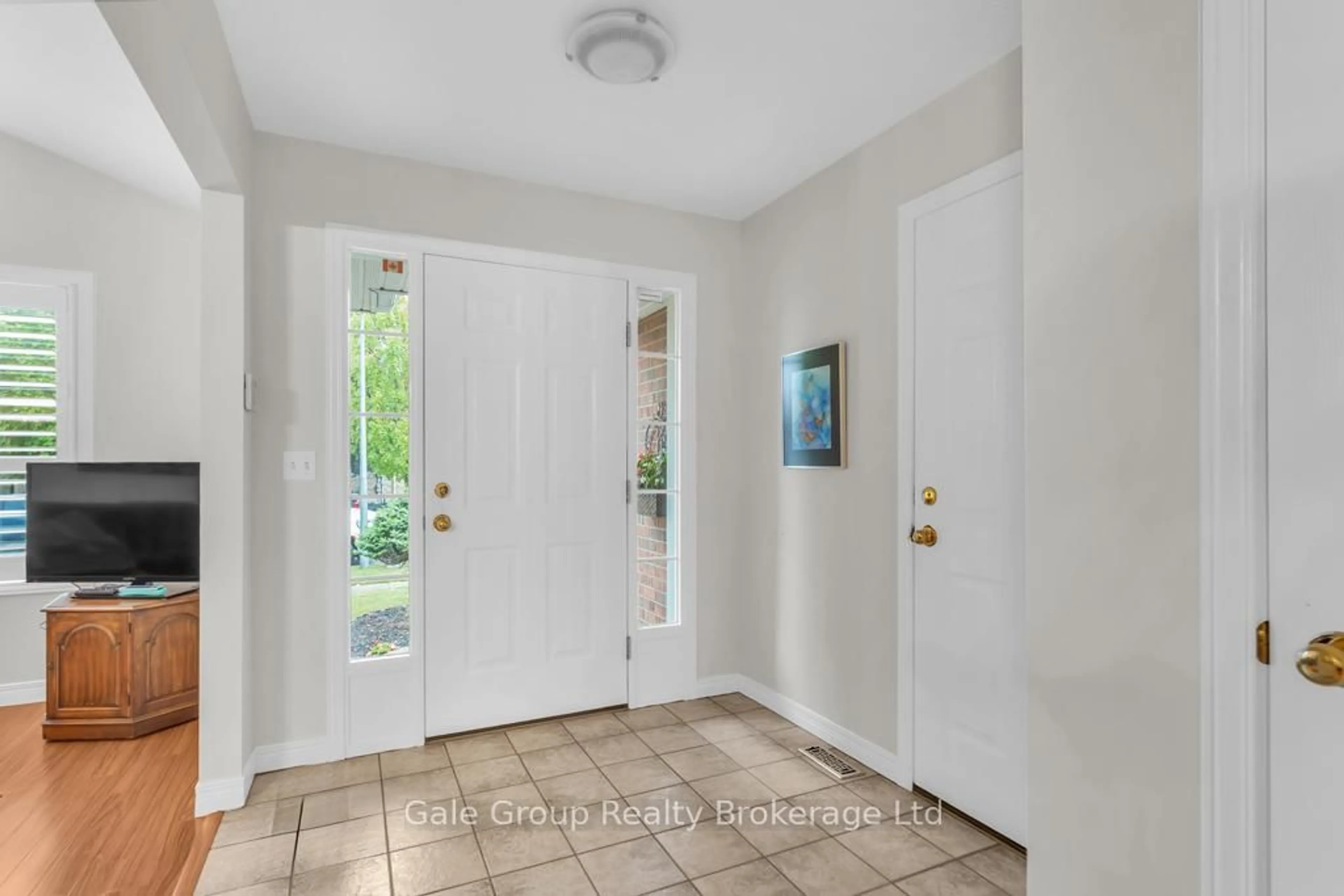 Indoor entryway for 37 Crow Cres, Woodstock Ontario N4T 1S6