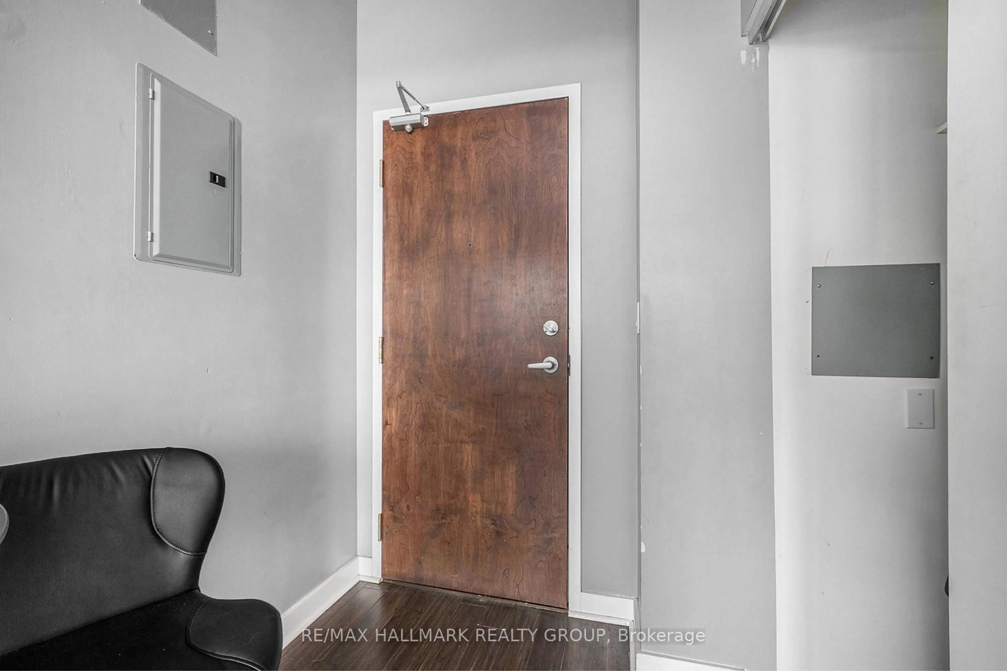 Indoor entryway for 383 CUMBERLAND St #805, Ottawa Ontario K1N 1J7