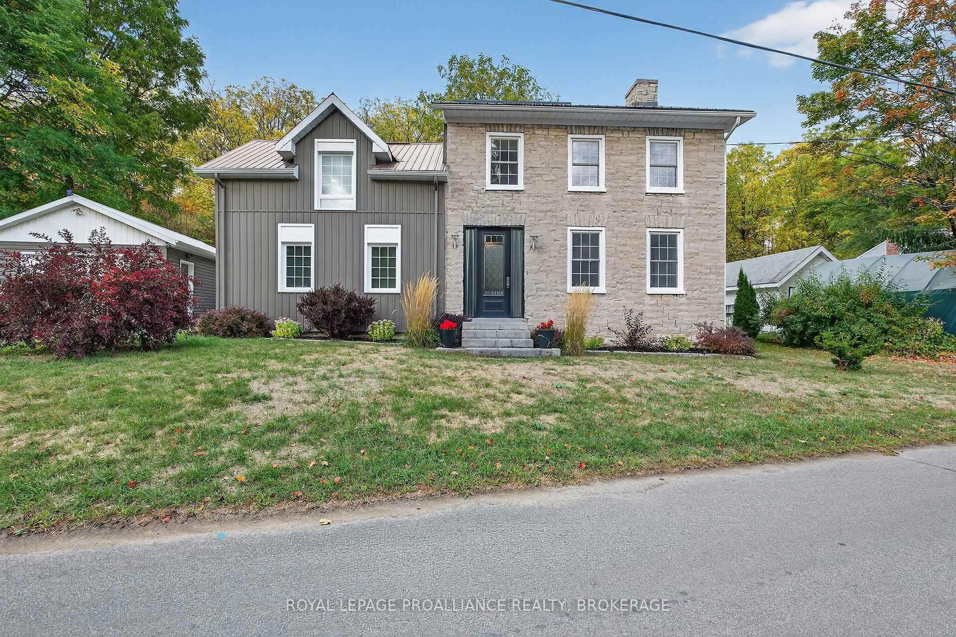 Home with brick exterior material, street for 4519 Portland Ave, Sydenham Ontario K0H 2T0