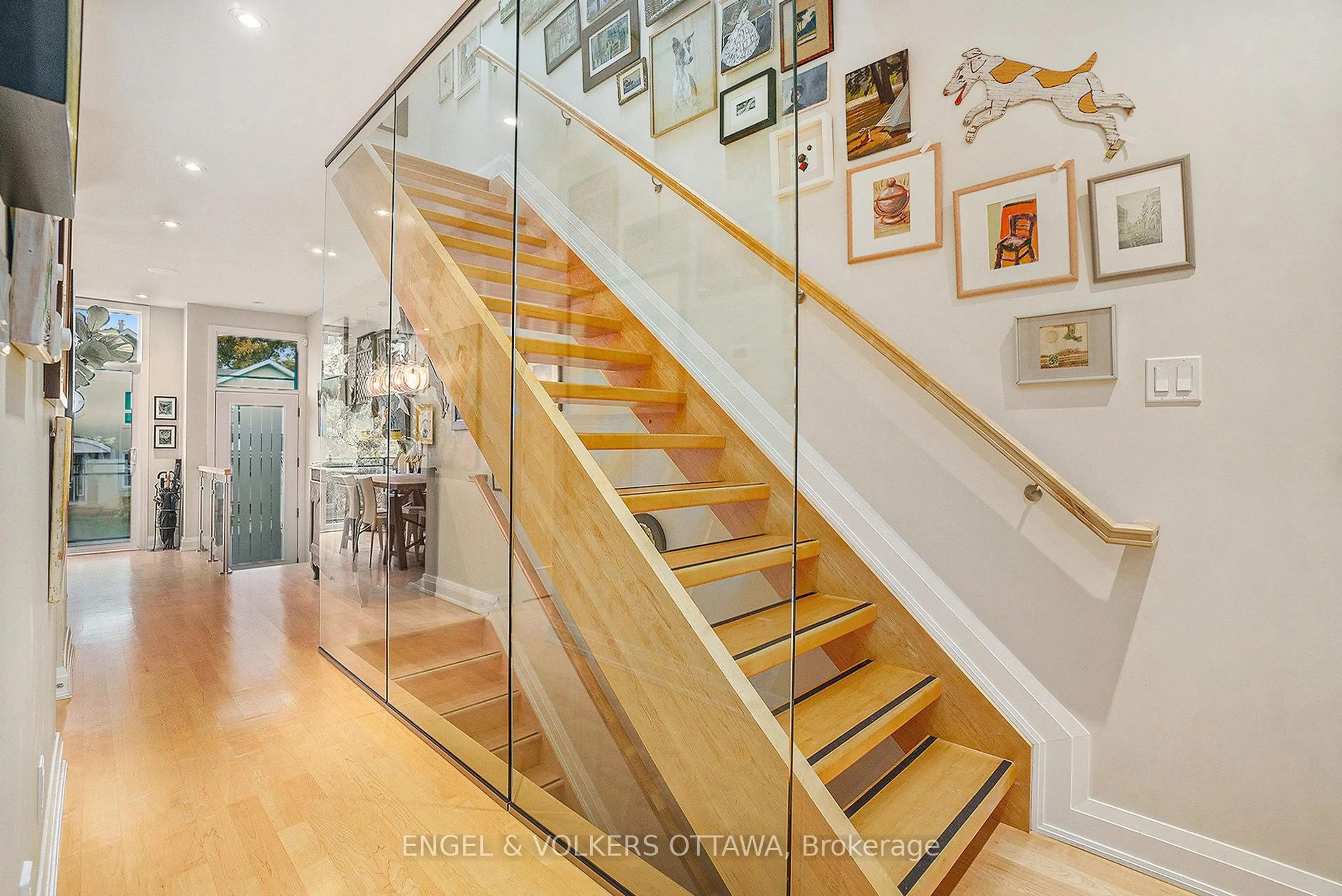 Stairs for 376B Wilmont Ave, Ottawa Ontario K2A 0B1