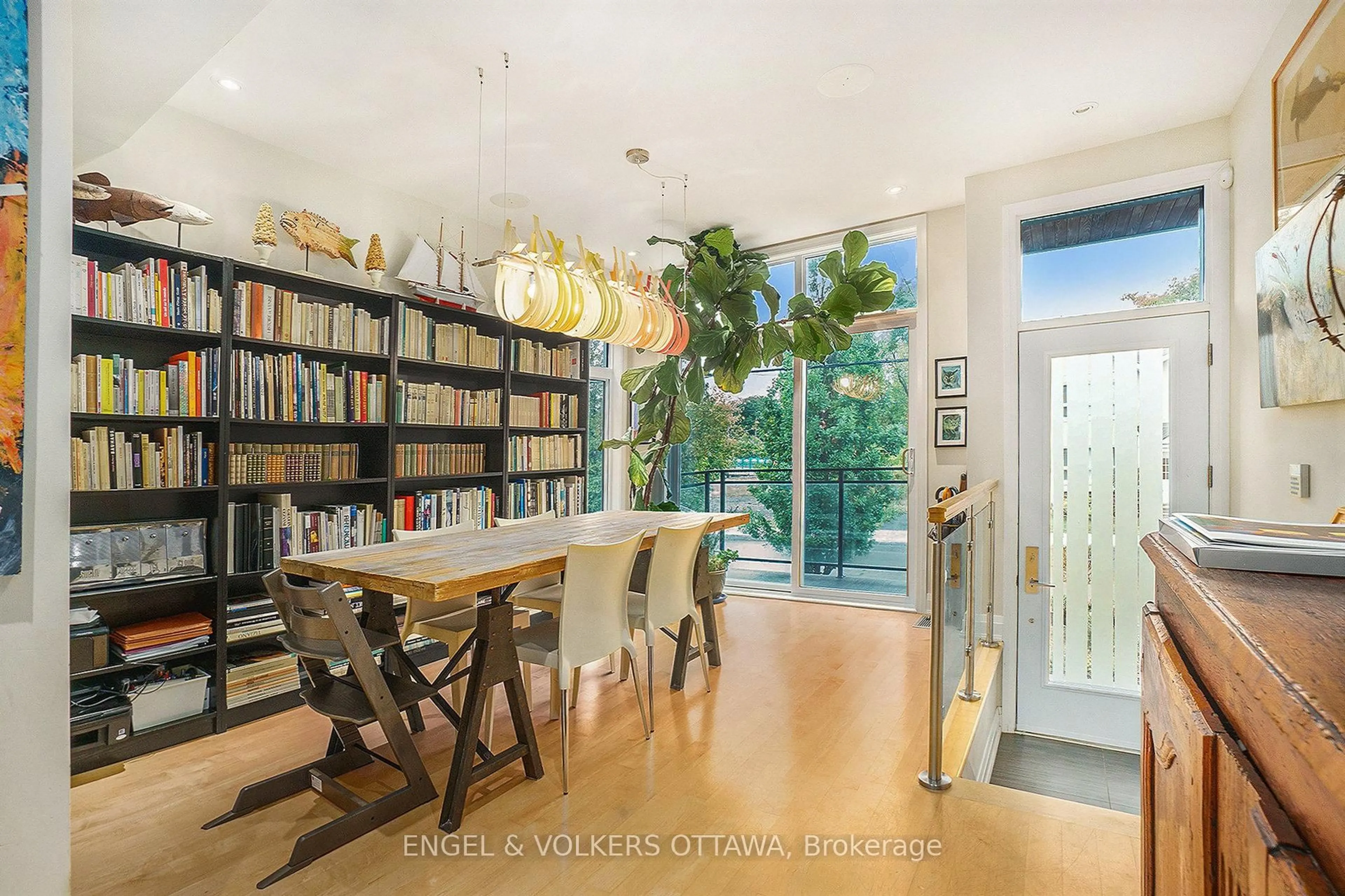Unknown for 376B Wilmont Ave, Ottawa Ontario K2A 0B1