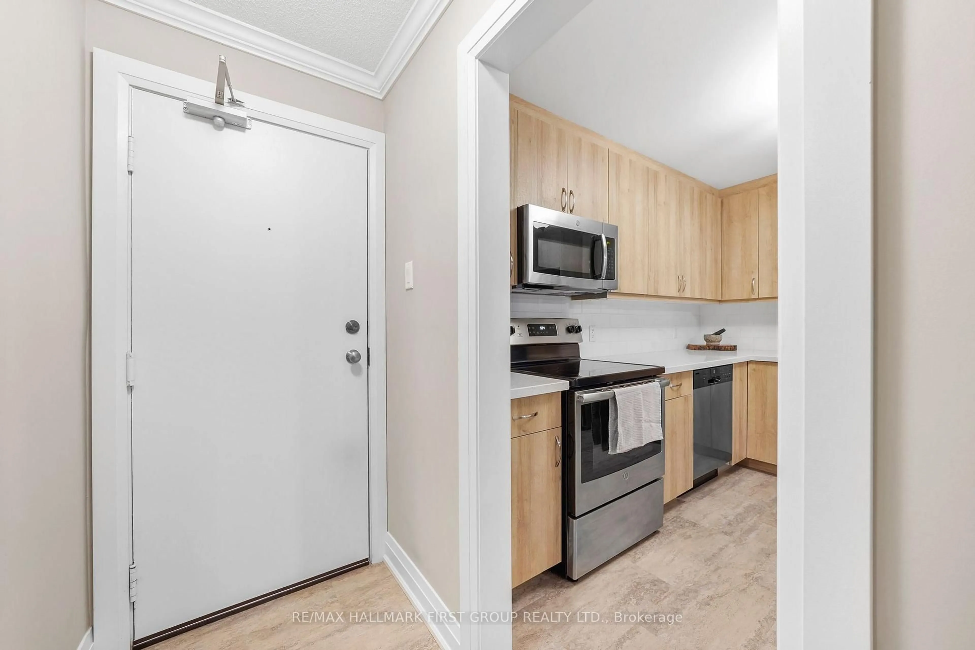 Standard kitchen, unknown for 26 Spencer St #205, Cobourg Ontario K9A 1C2