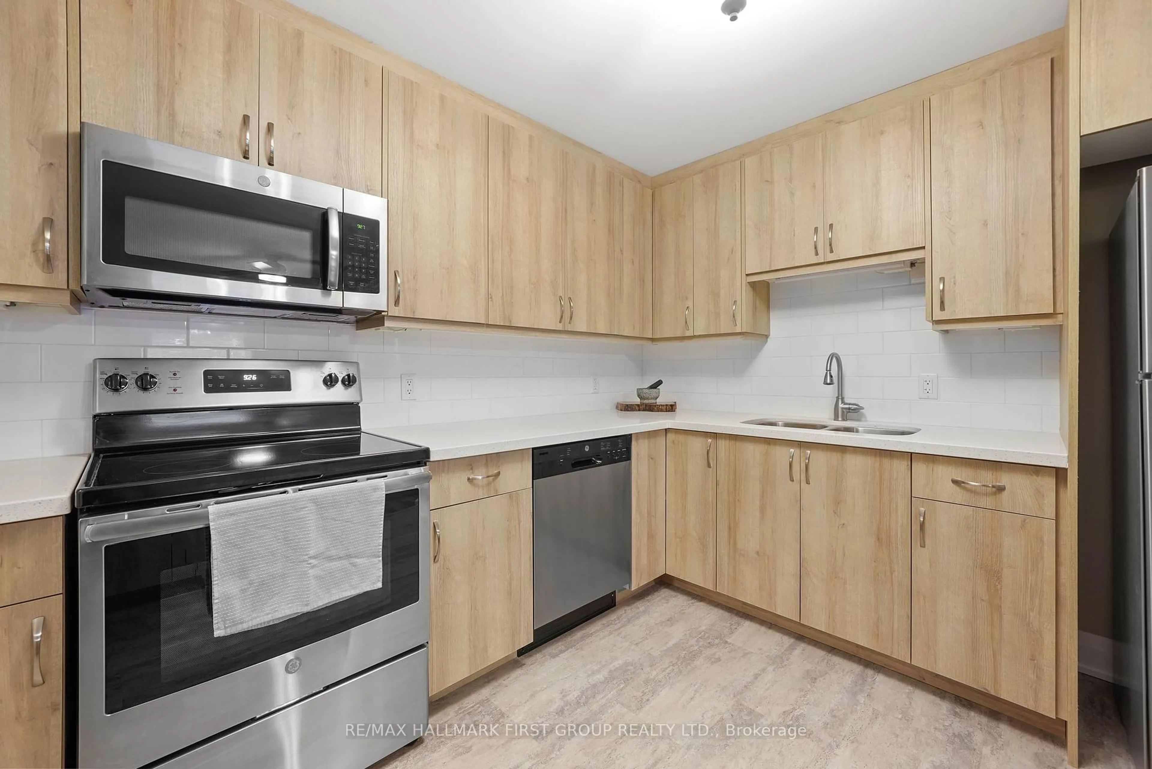 Standard kitchen, unknown for 26 Spencer St #205, Cobourg Ontario K9A 1C2