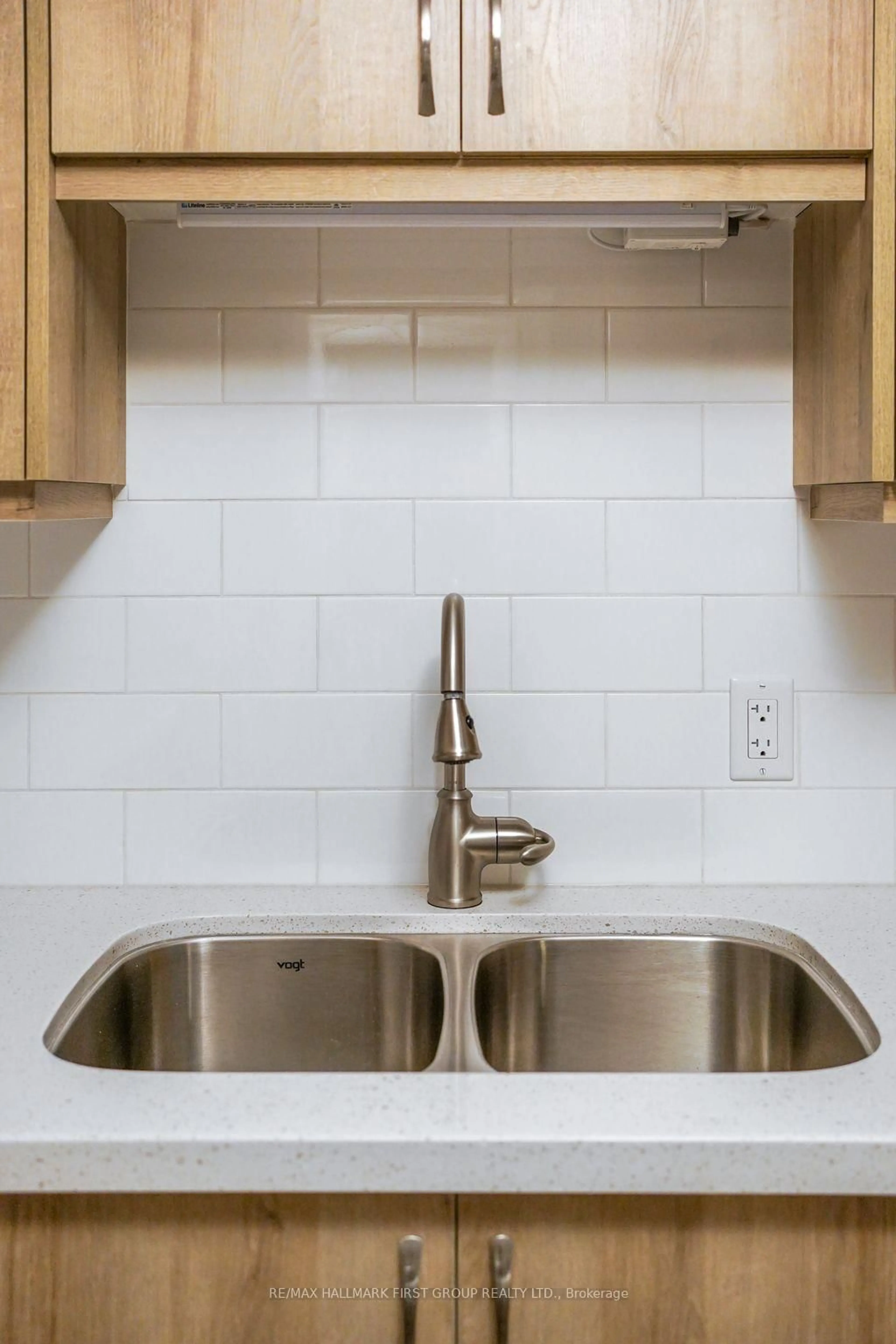 Standard kitchen, ceramic/tile floor for 26 Spencer St #205, Cobourg Ontario K9A 1C2