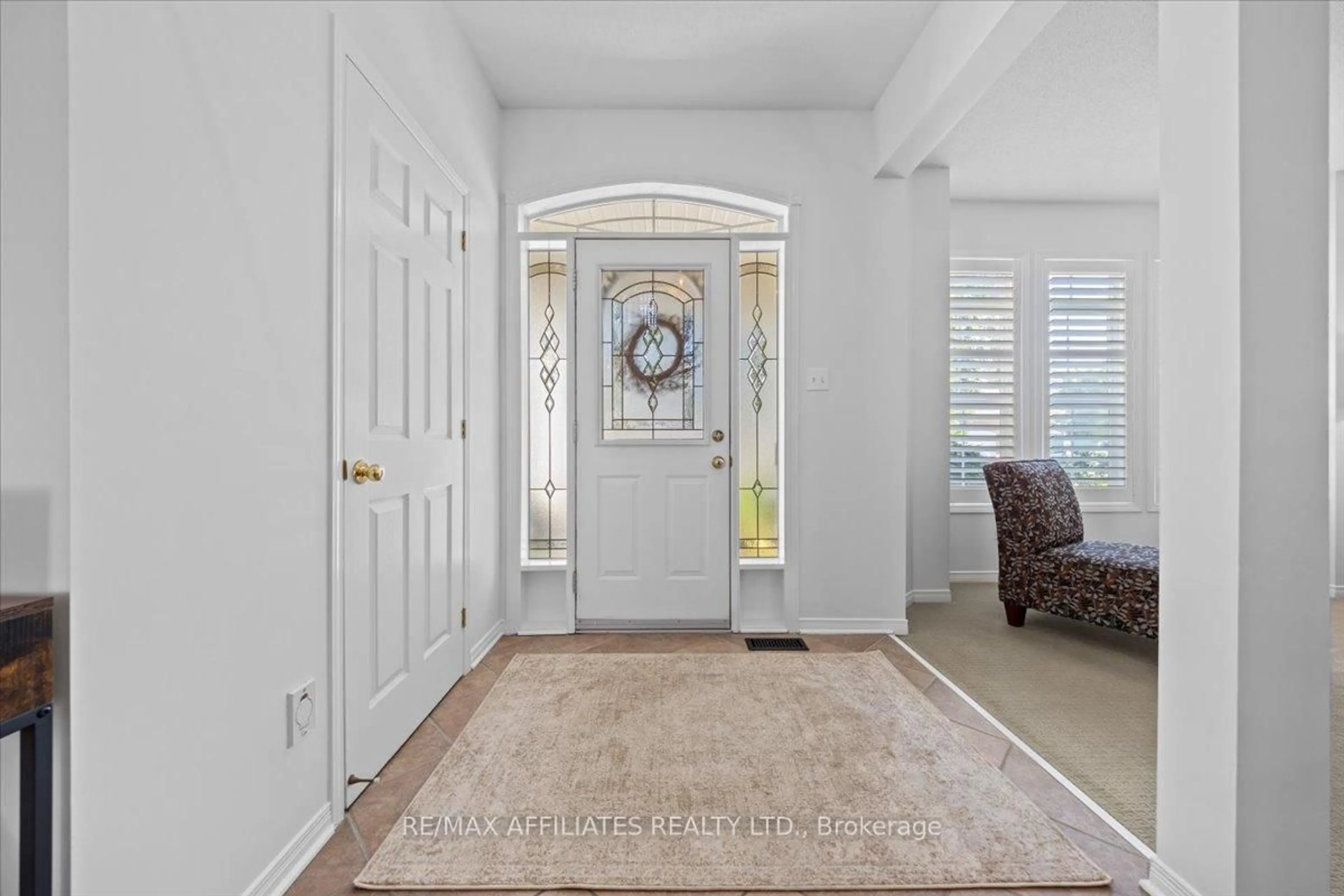 Indoor entryway for 57 Insmill Cres, Ottawa Ontario K2T 1G4
