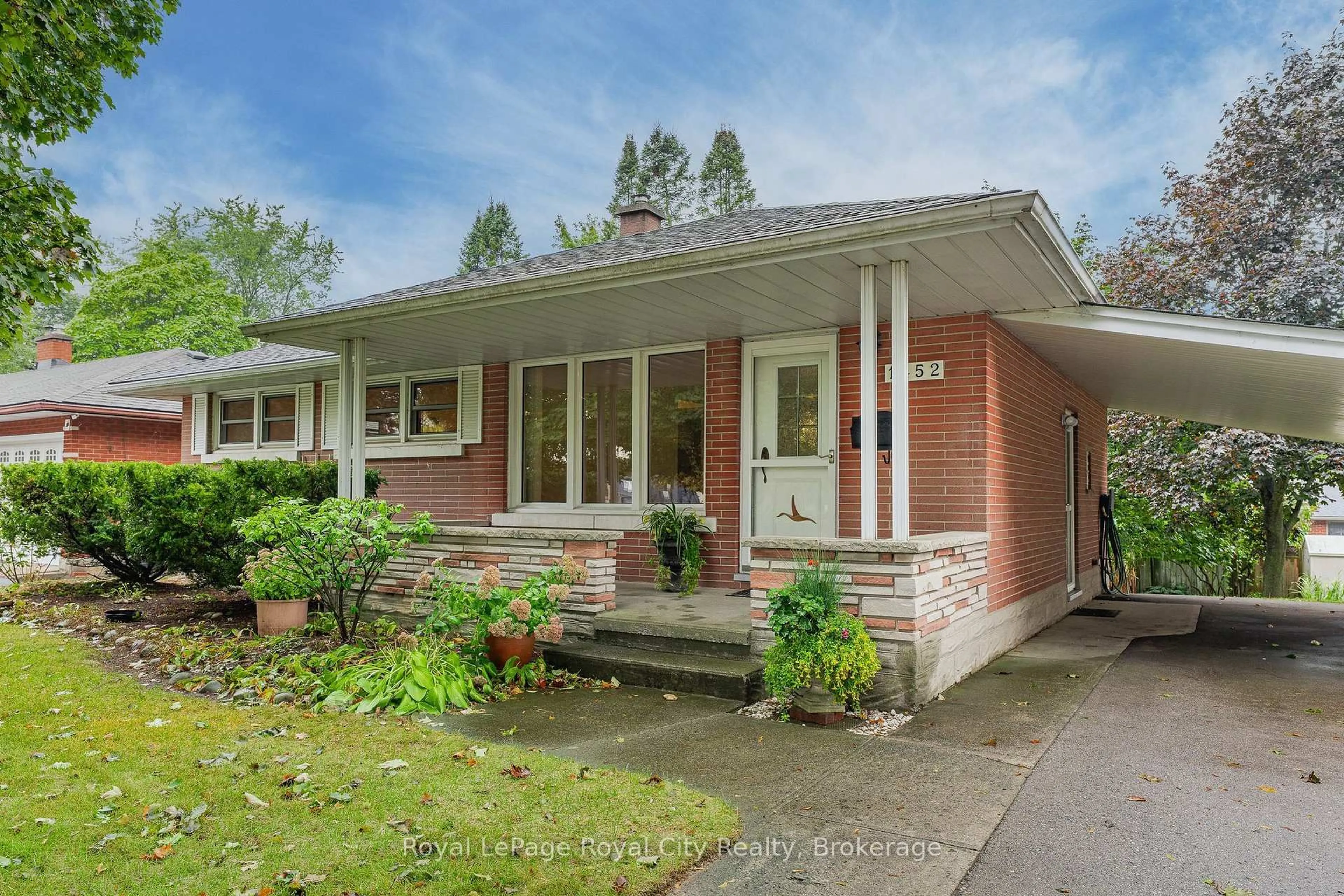 Home with brick exterior material, street for 1452 Mary Ave, Cambridge Ontario N3H 4P1