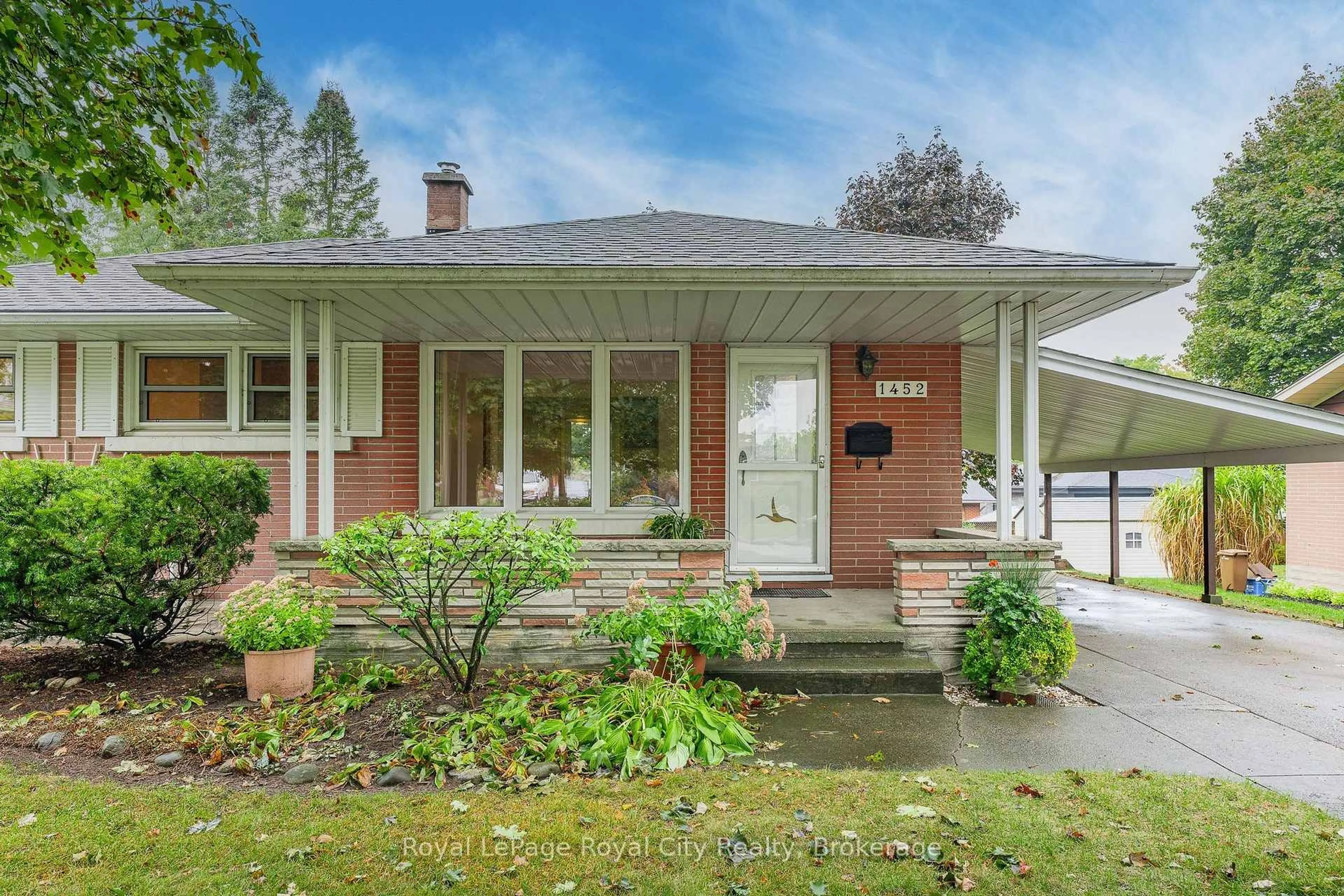 Home with brick exterior material, street for 1452 Mary Ave, Cambridge Ontario N3H 4P1