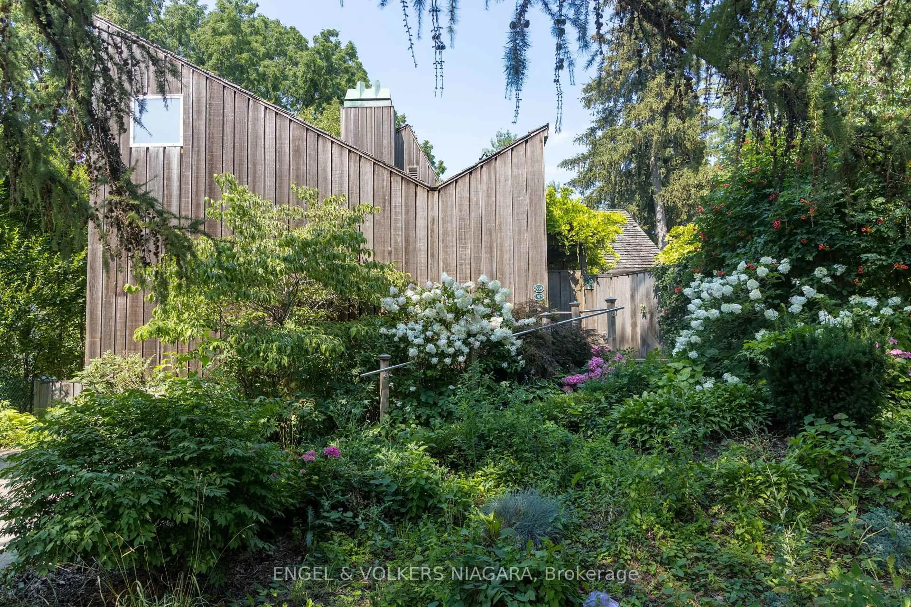 Unknown for 89 Byron St, Niagara-on-the-Lake Ontario L0S 1J0