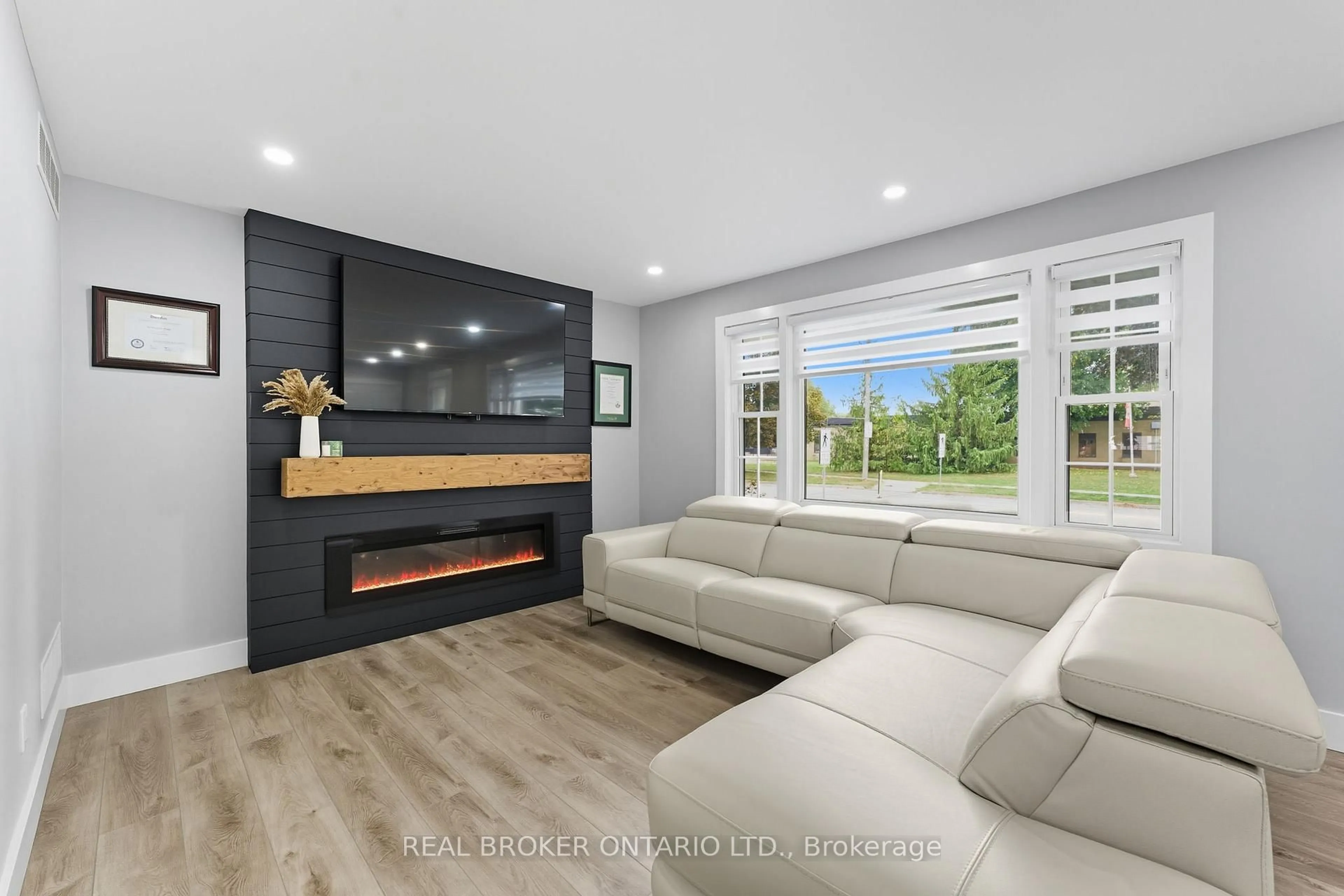 Living room with furniture, unknown for 61 Clench Ave, Brantford Ontario N3T 1B7