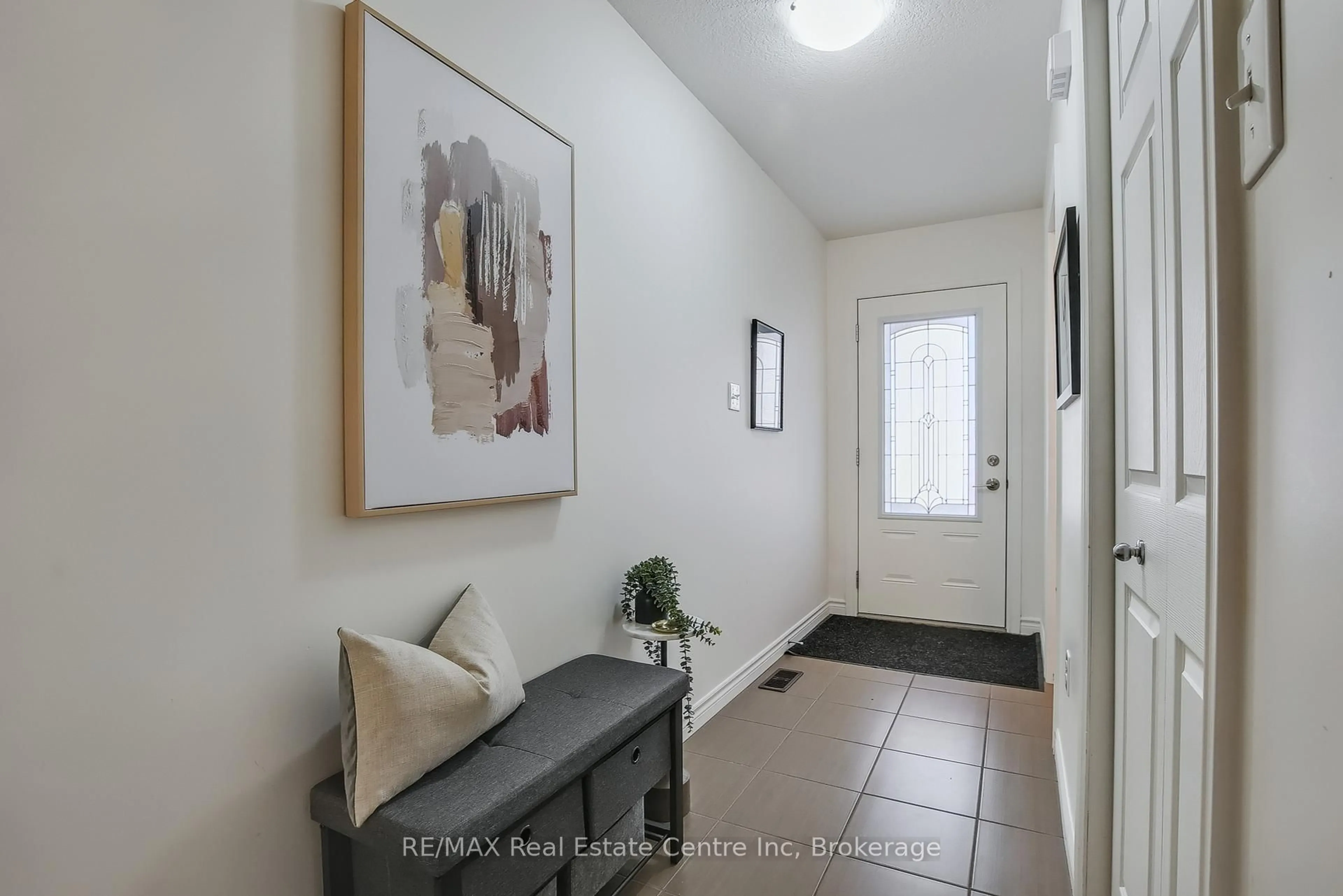 Indoor entryway for 81 Mussen St, Guelph Ontario N1E 0K2