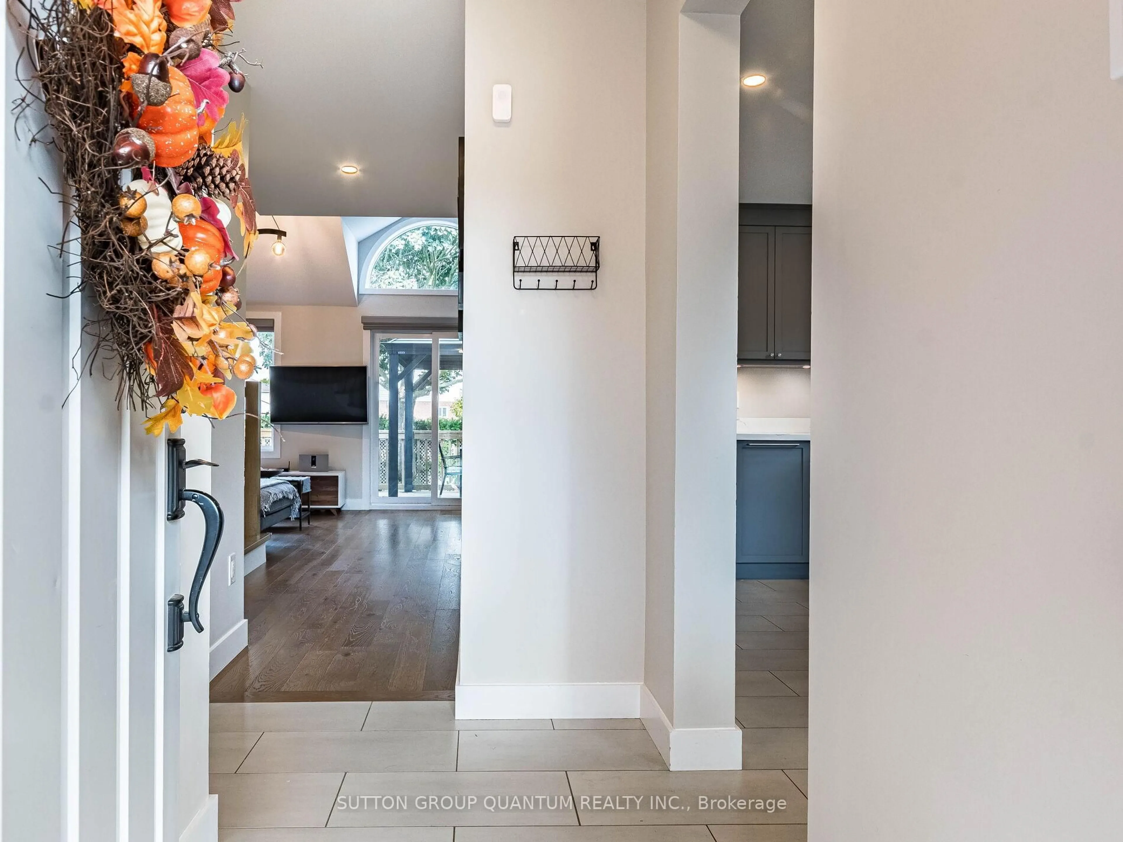 Indoor entryway for 90 Ironstone Dr, Cambridge Ontario N1P 1A4