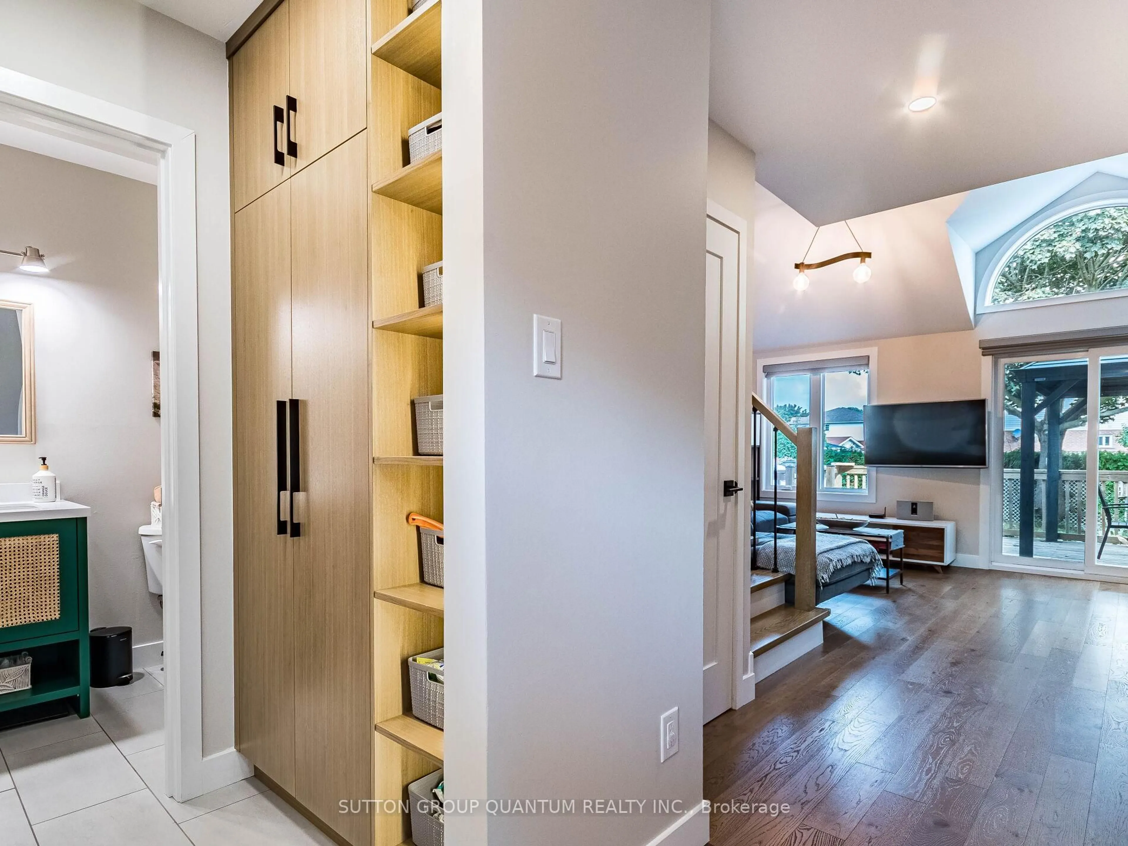 Indoor entryway for 90 Ironstone Dr, Cambridge Ontario N1P 1A4
