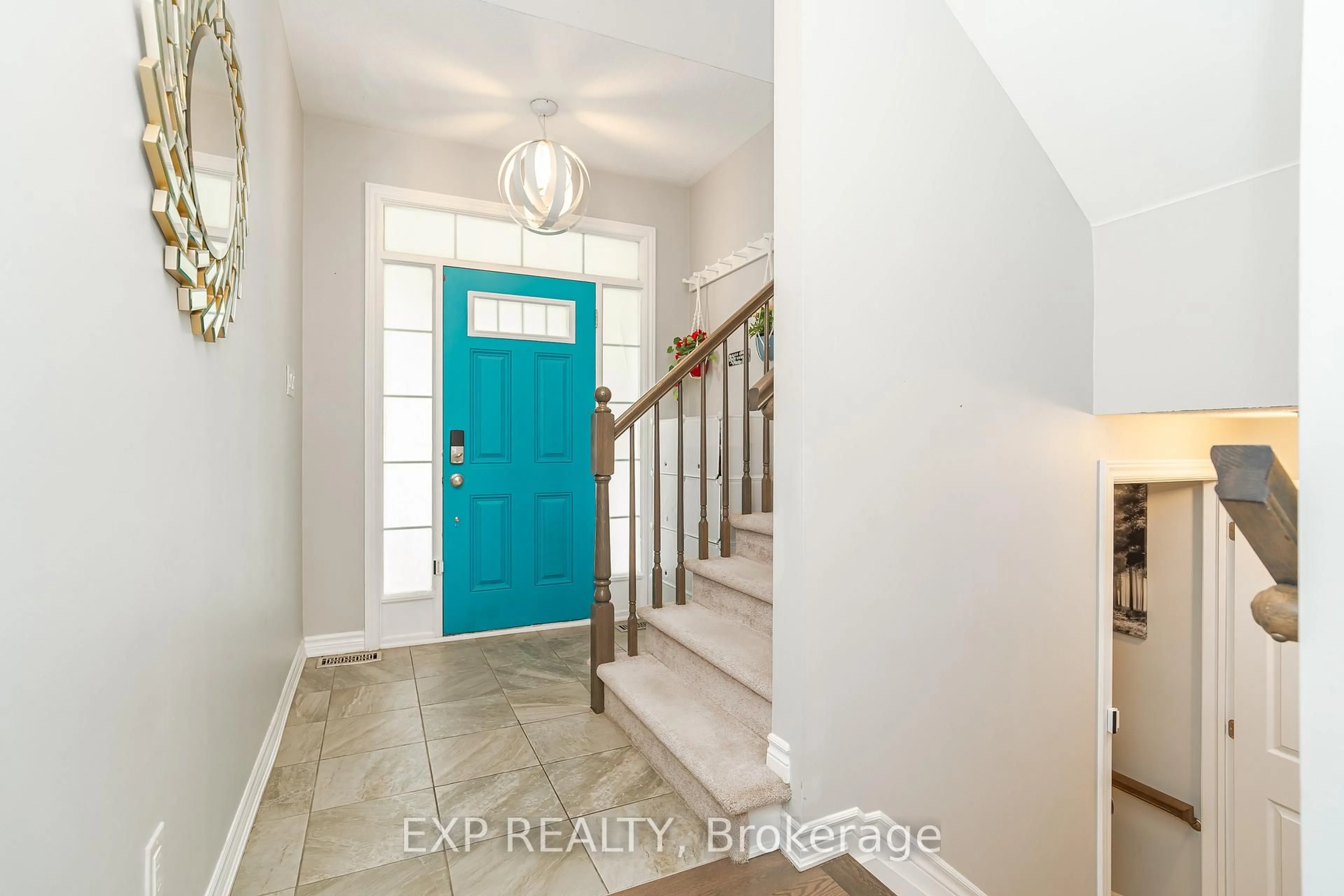 Indoor entryway for 25 Solaris Dr, Ottawa Ontario K2M 0L6