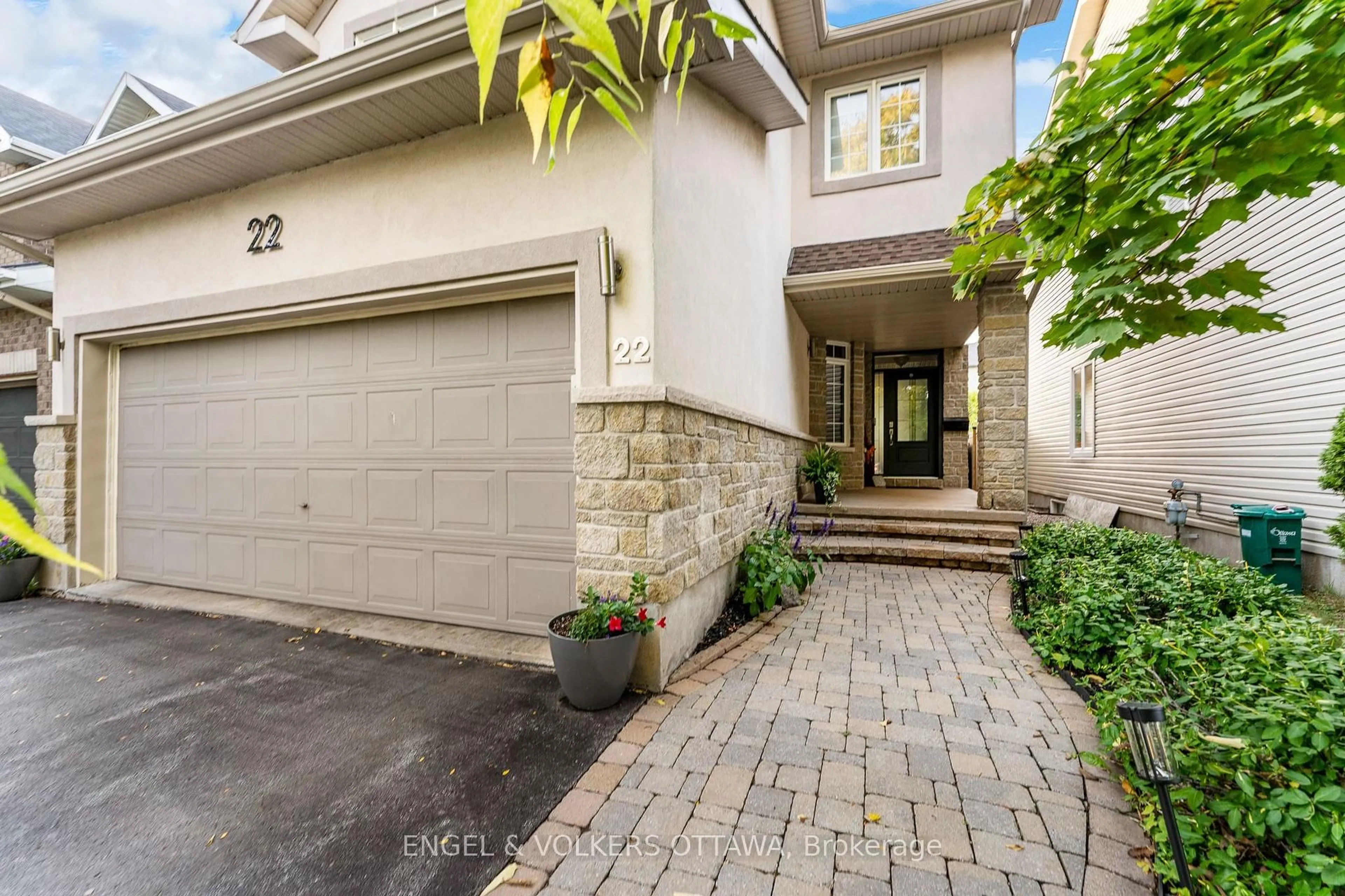 Unknown for 22 Friendly Cres, Ottawa Ontario K2S 2B6
