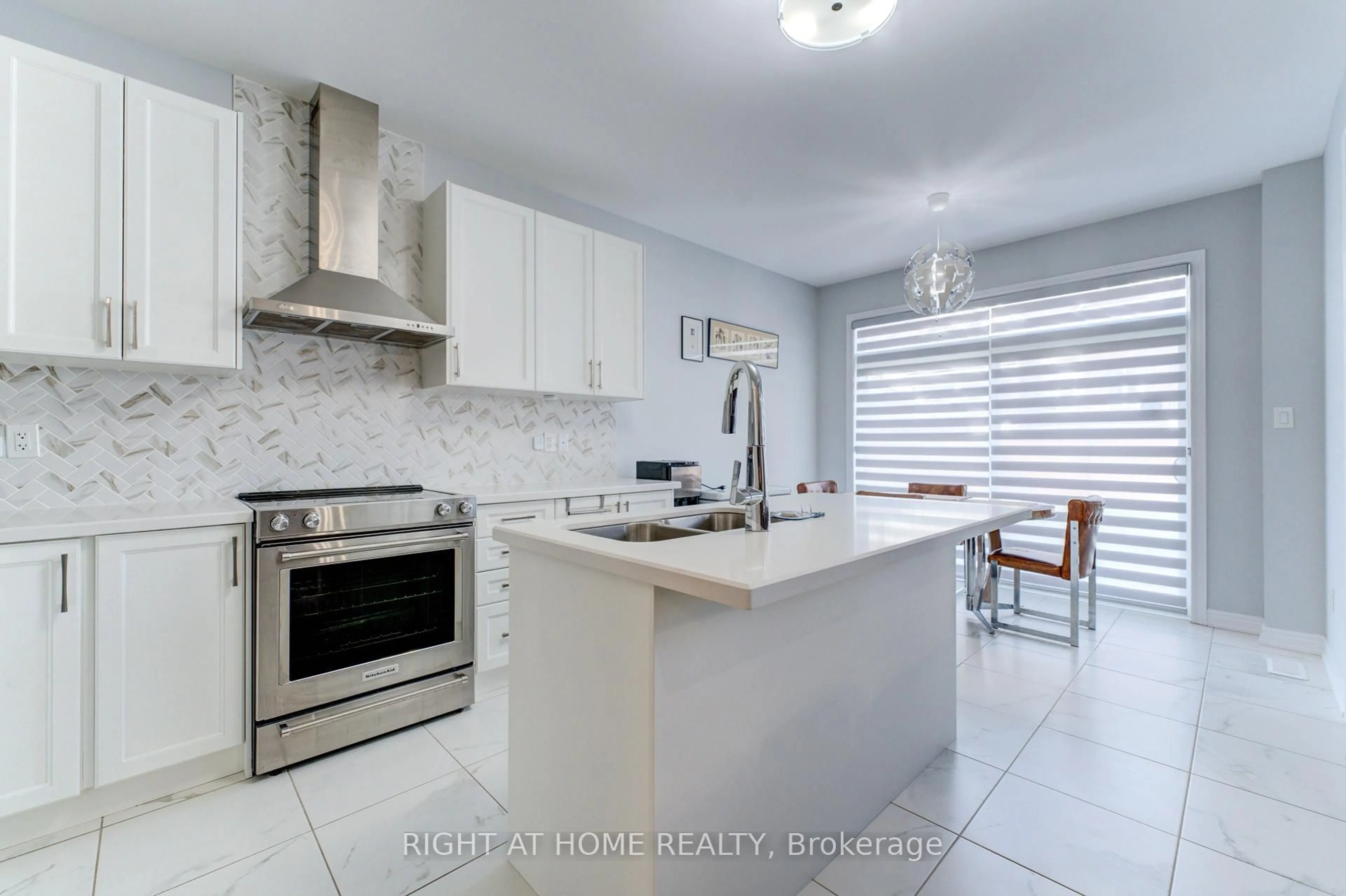 Open concept kitchen, ceramic/tile floor for 39 Drake Ave, Brant Ontario N3L 0H9