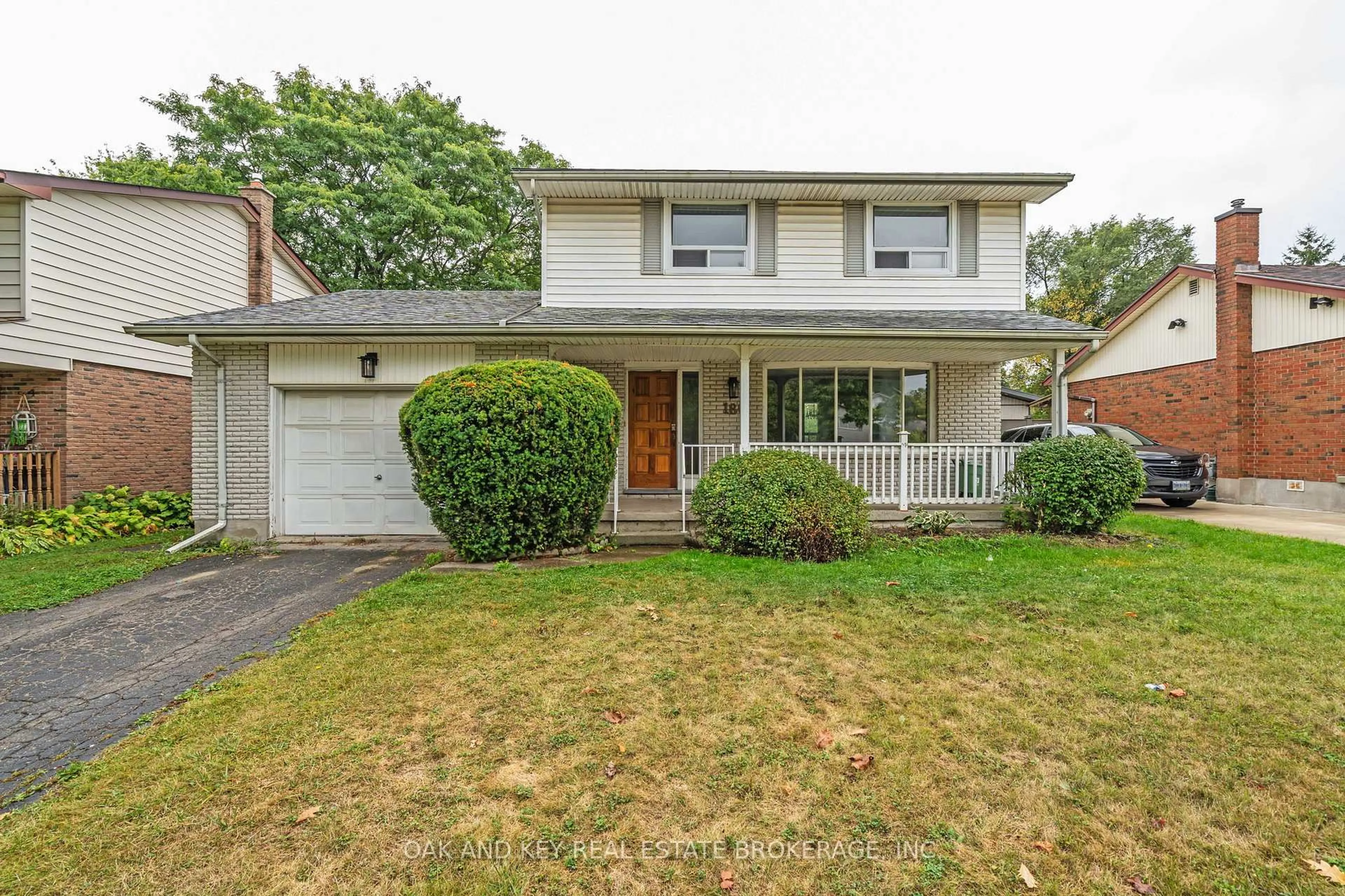 Home with vinyl exterior material, street for 180 BELMONT Dr, London South Ontario N6J 2E5