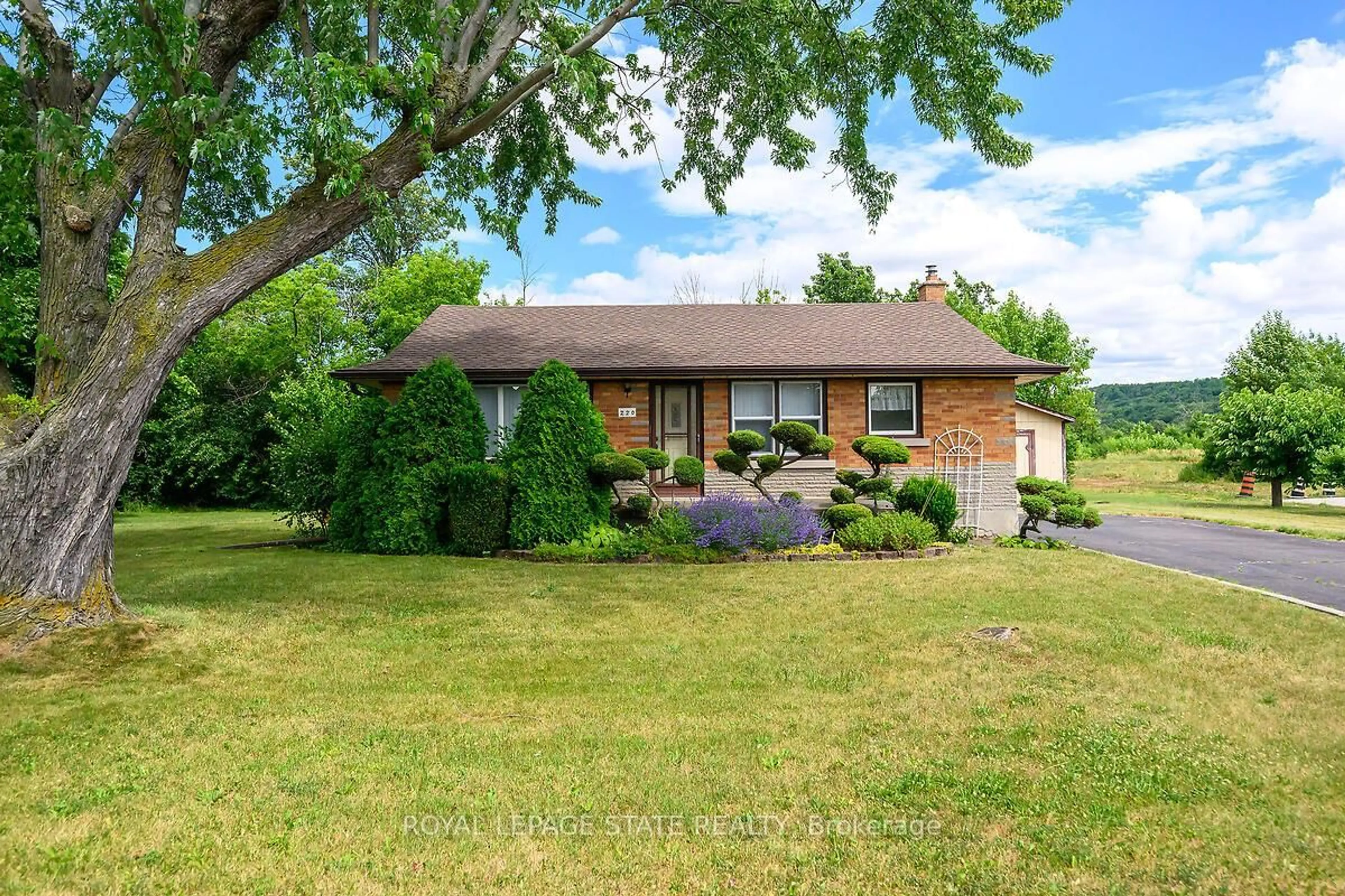 Home with brick exterior material, street for 220 Winona Rd, Hamilton Ontario L8E 5K4