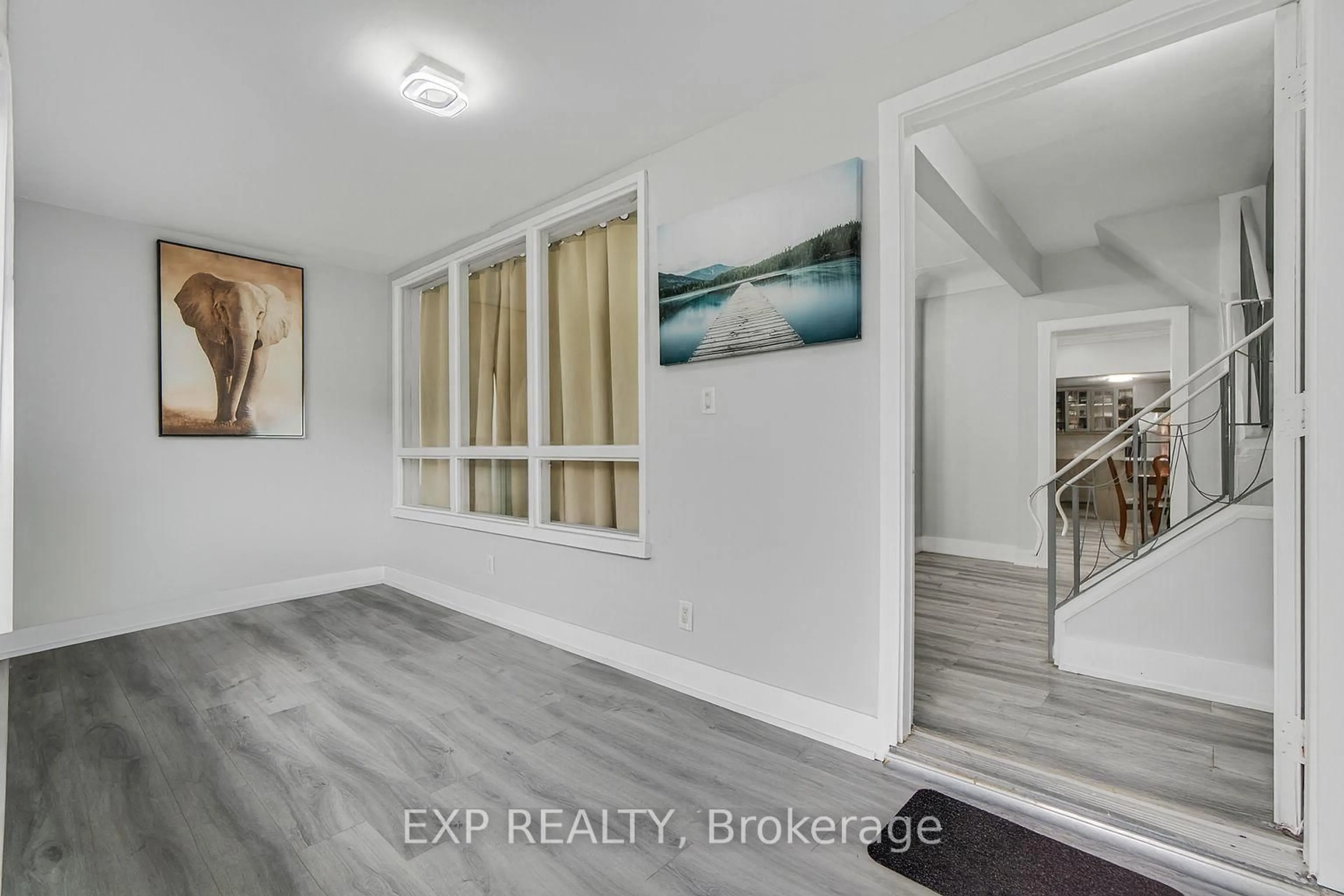 Indoor entryway for 23 Lyndhurst St, Hamilton Ontario L8L 7G9