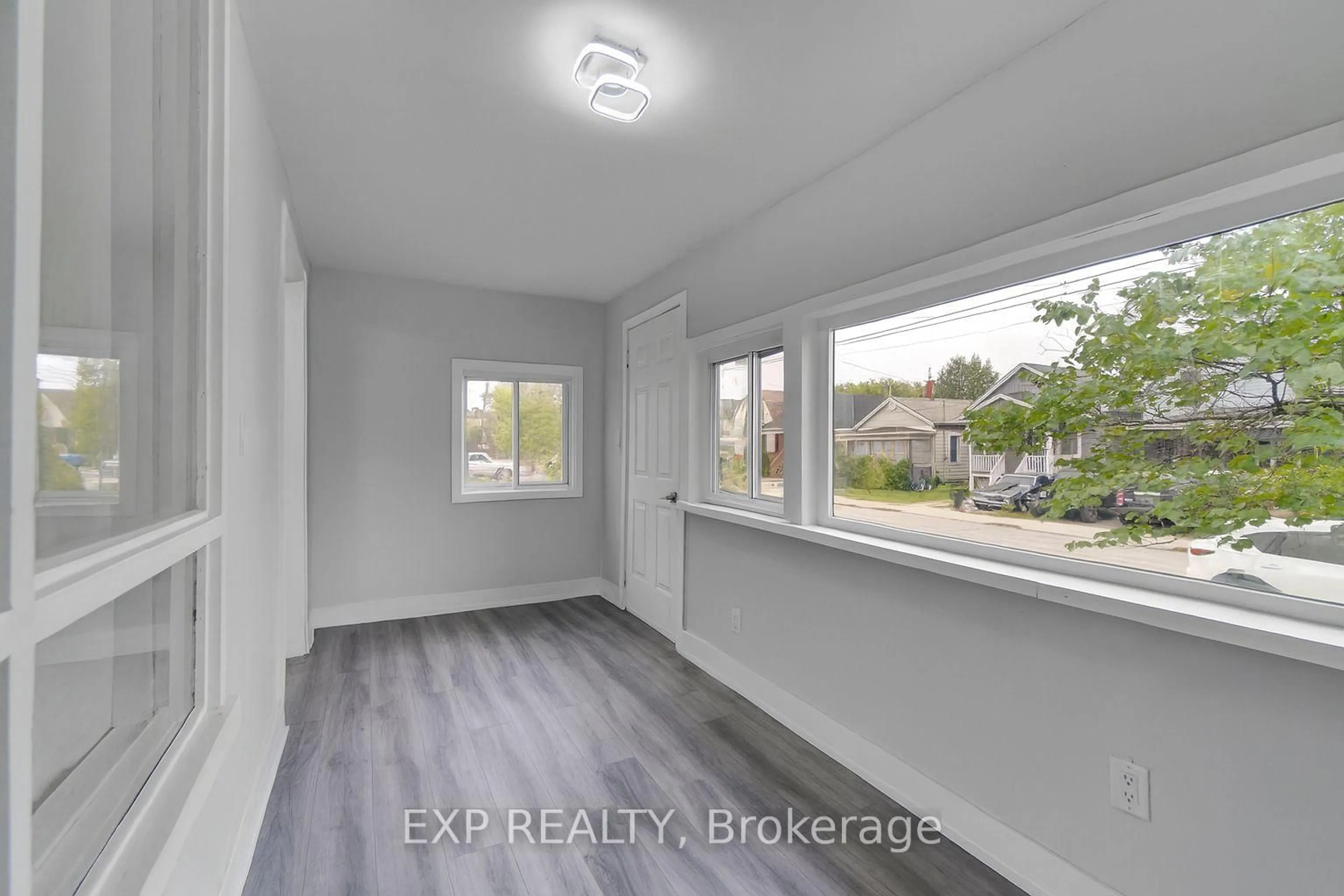 A pic of a room for 23 Lyndhurst St, Hamilton Ontario L8L 7G9