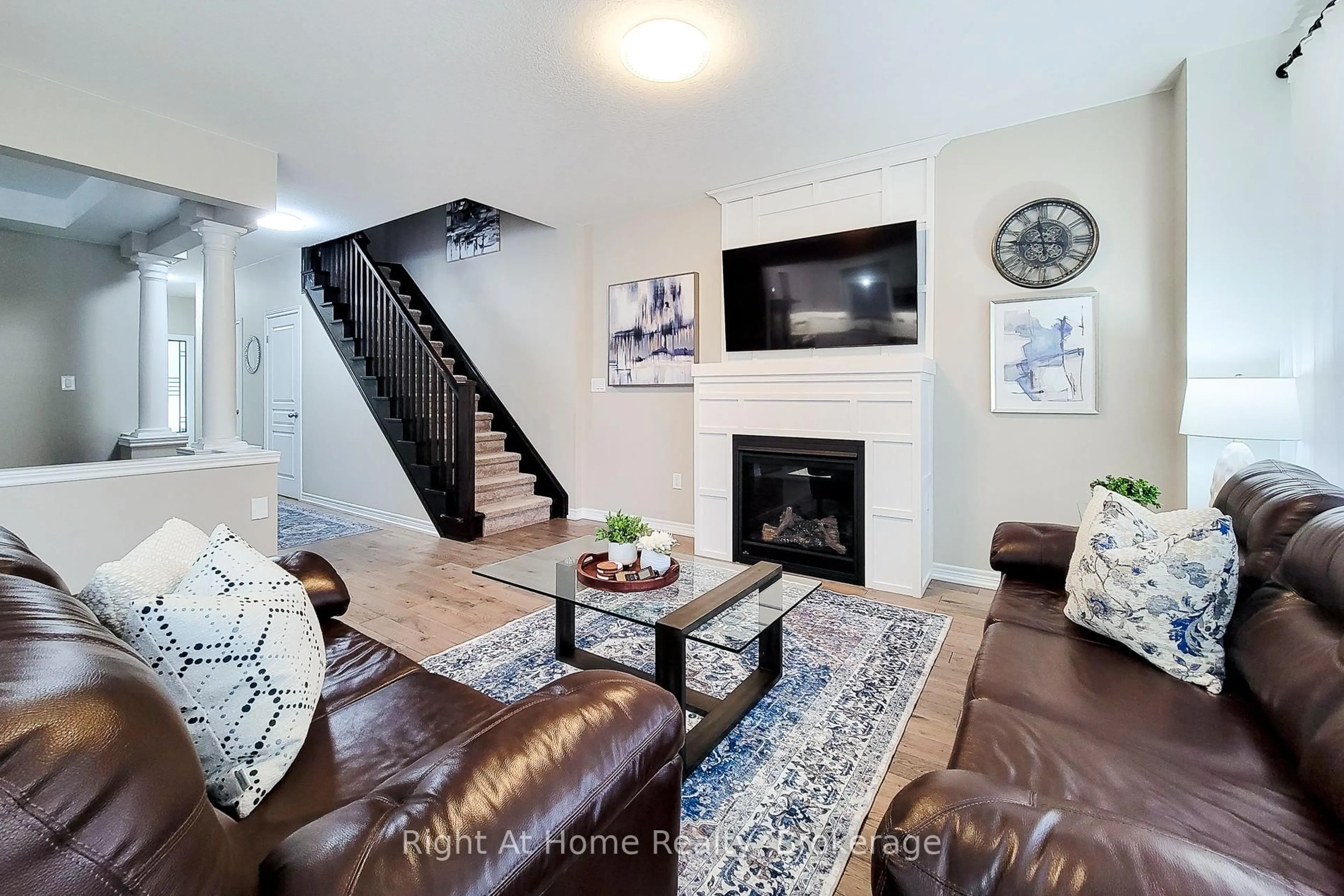 Living room with furniture, unknown for 123 Vinton Rd, Hamilton Ontario L9K 0G6