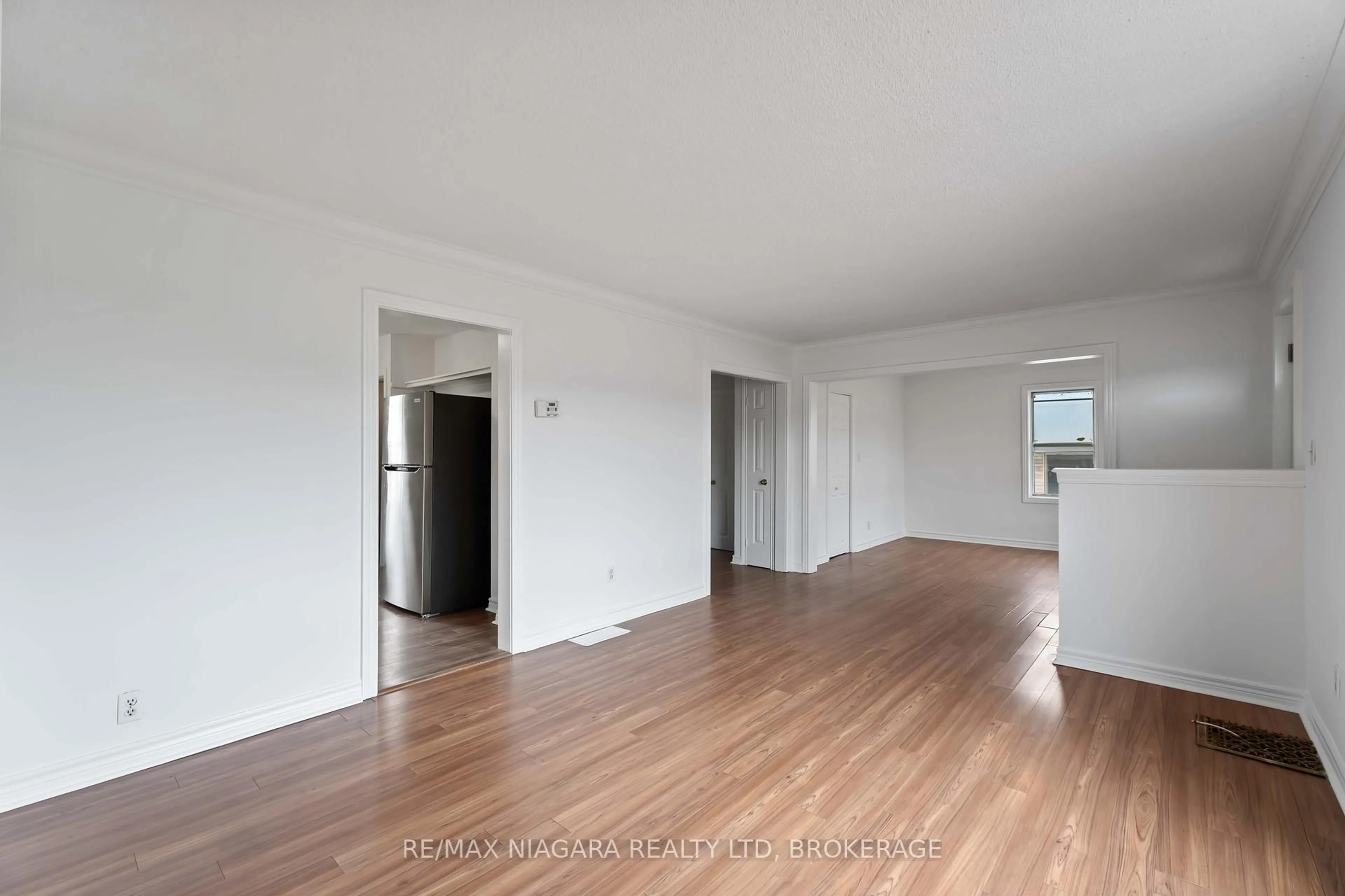 A pic of a room for 21 Maywood Ave, St. Catharines Ontario L2R 1C5