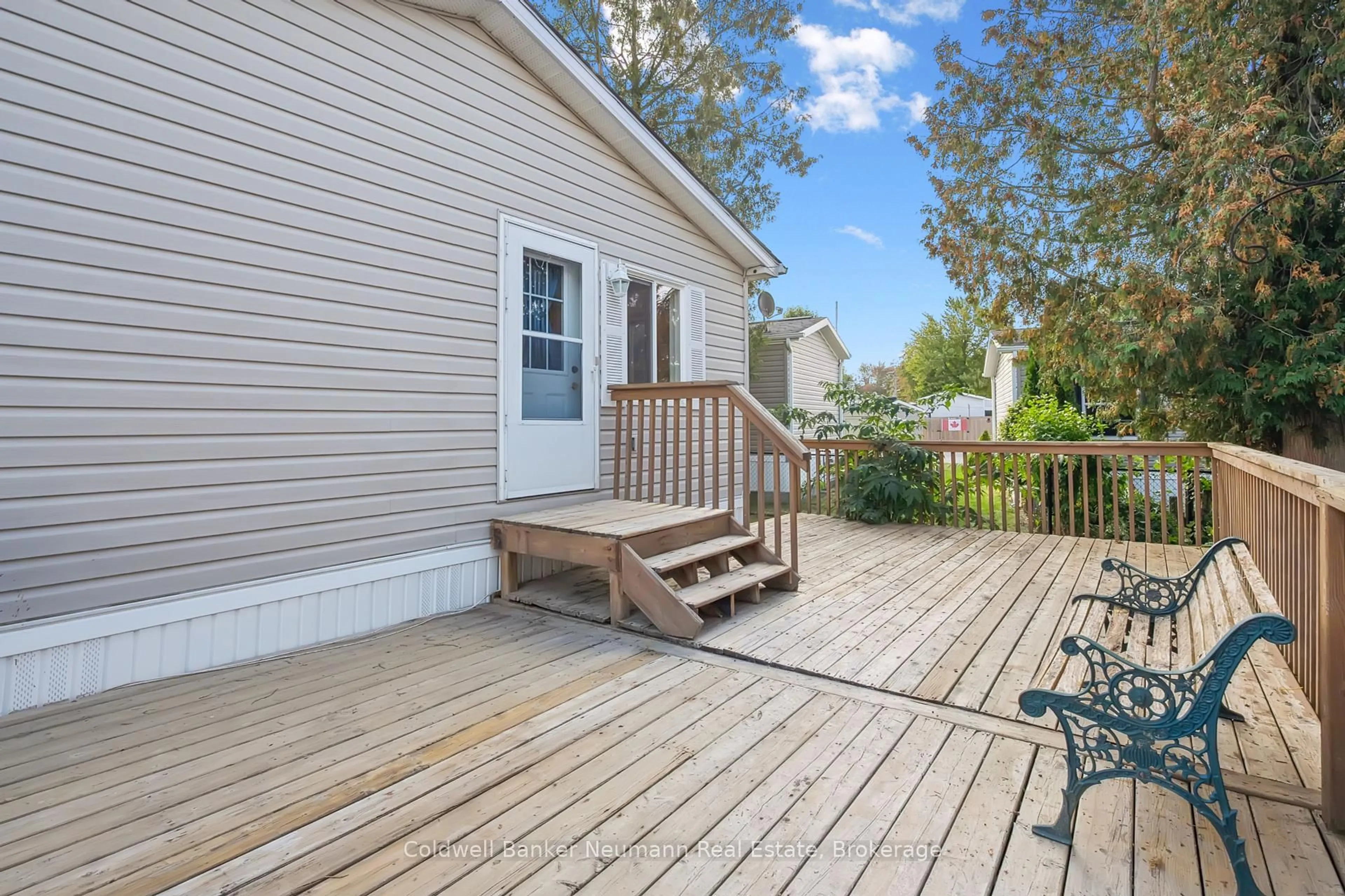 Patio, street for 34 Water St, Puslinch Ontario N0B 2J0