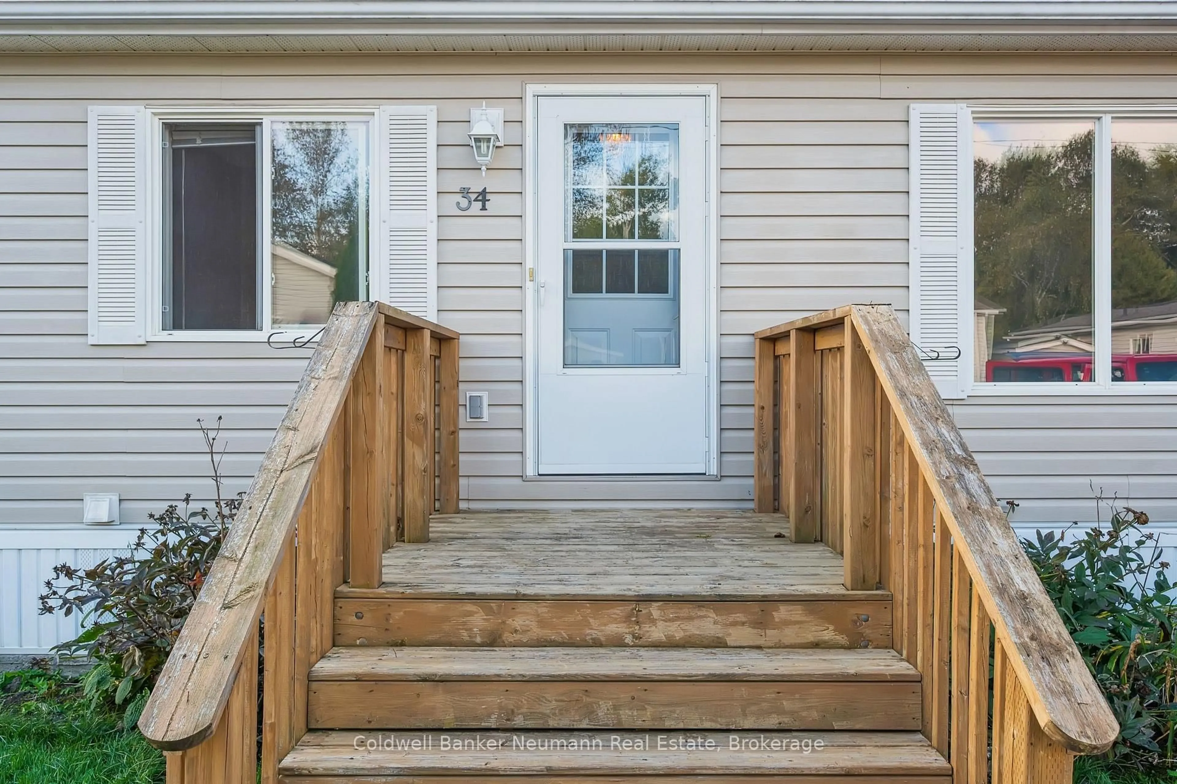 Indoor entryway for 34 Water St, Puslinch Ontario N0B 2J0