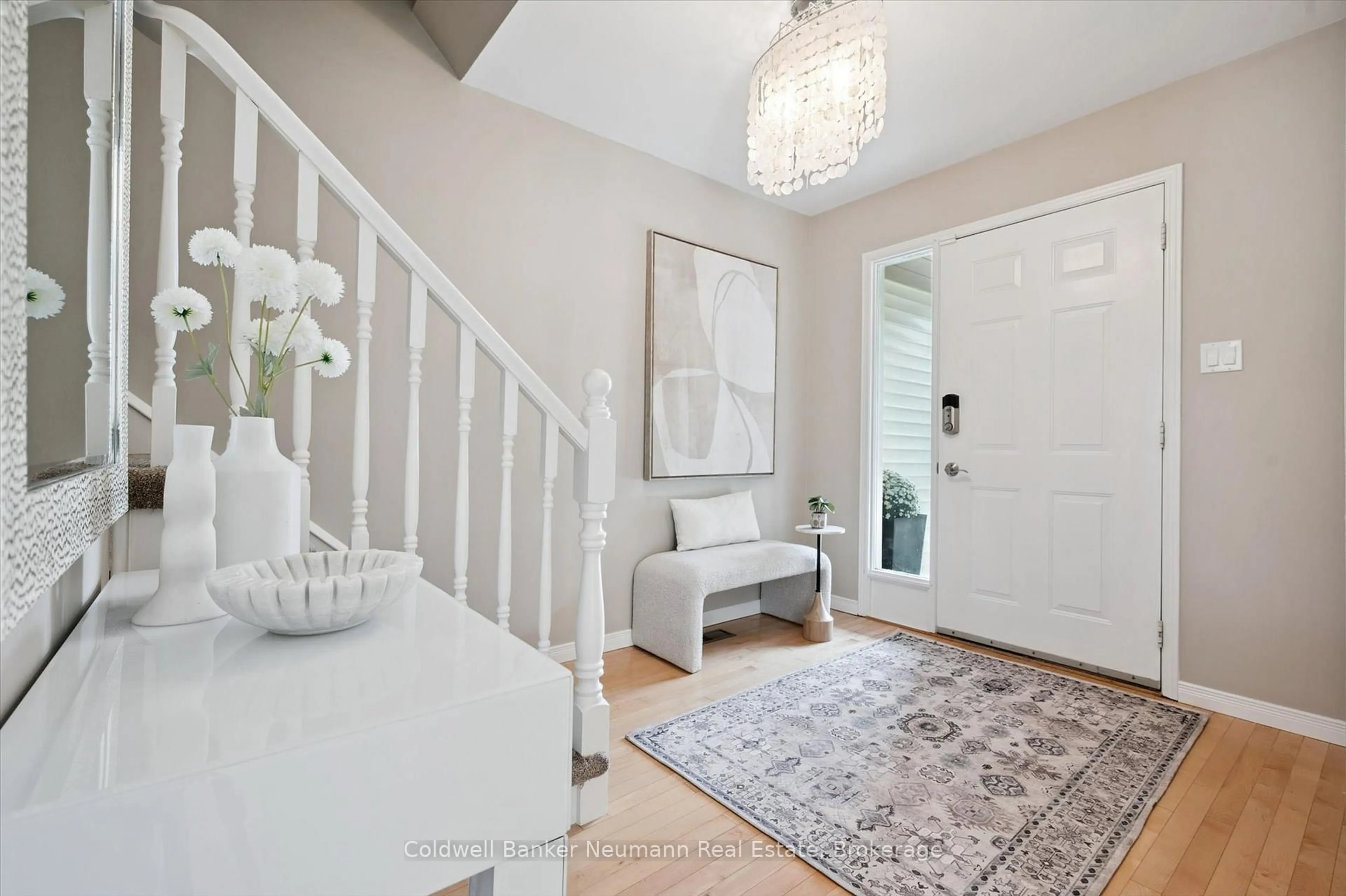 Indoor entryway for 46 Dunhill Cres, Guelph Ontario N1H 7Z9