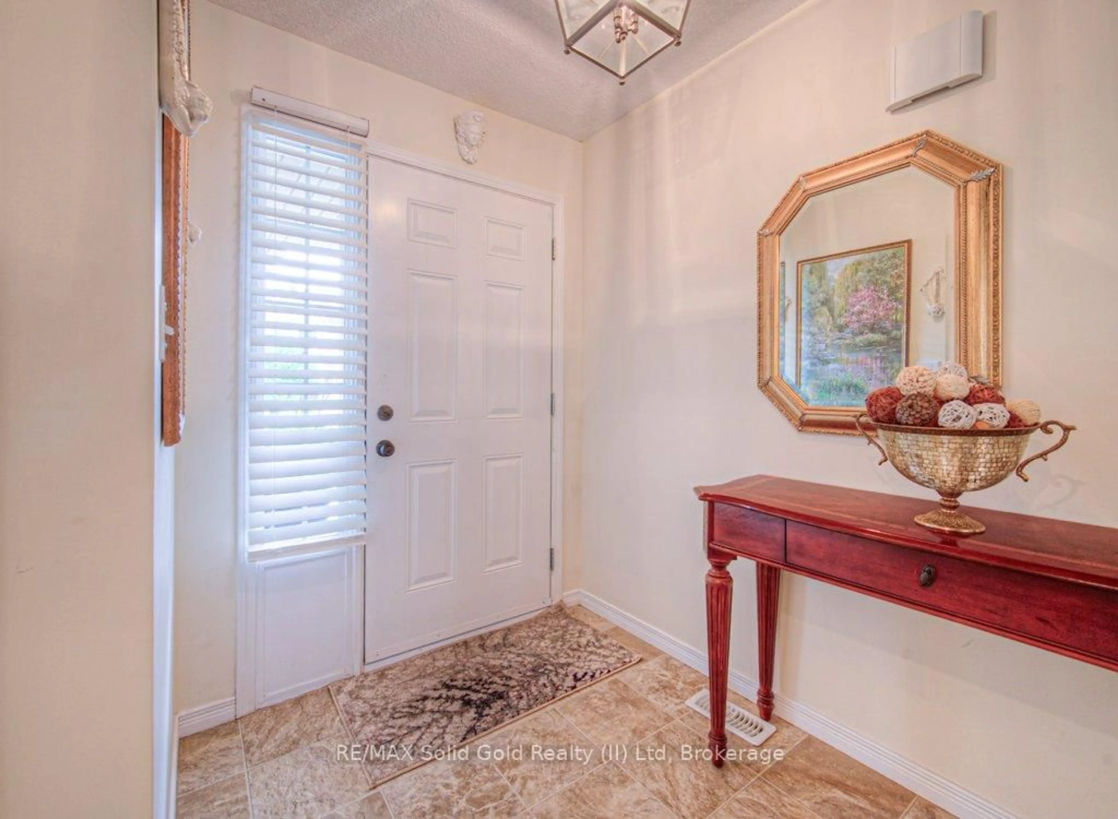 Indoor entryway for 970 Zeller Cres, Kitchener Ontario N2A 0C9