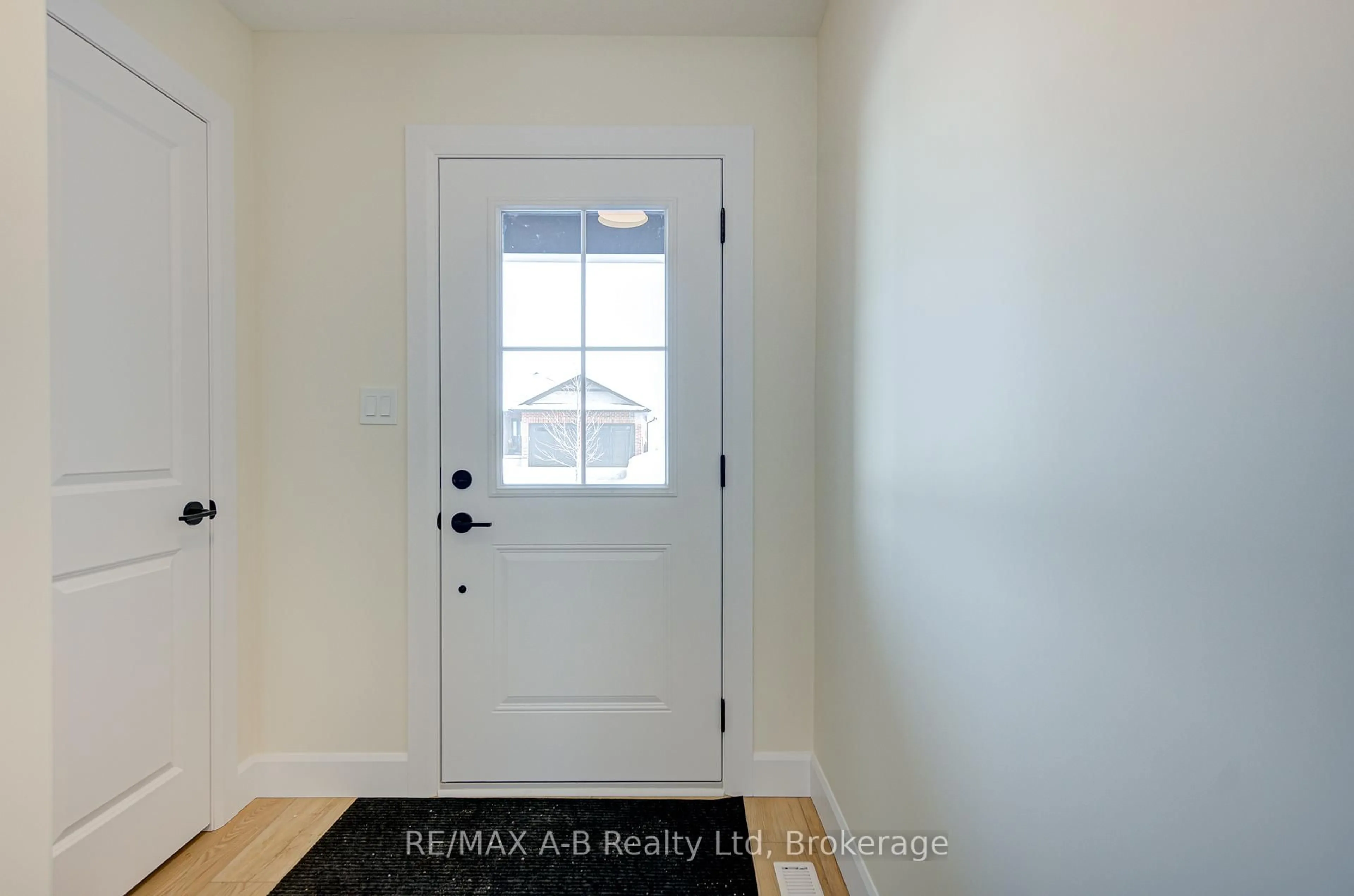 Indoor entryway for 30 Linda Dr, Huron East Ontario N0K 1W0