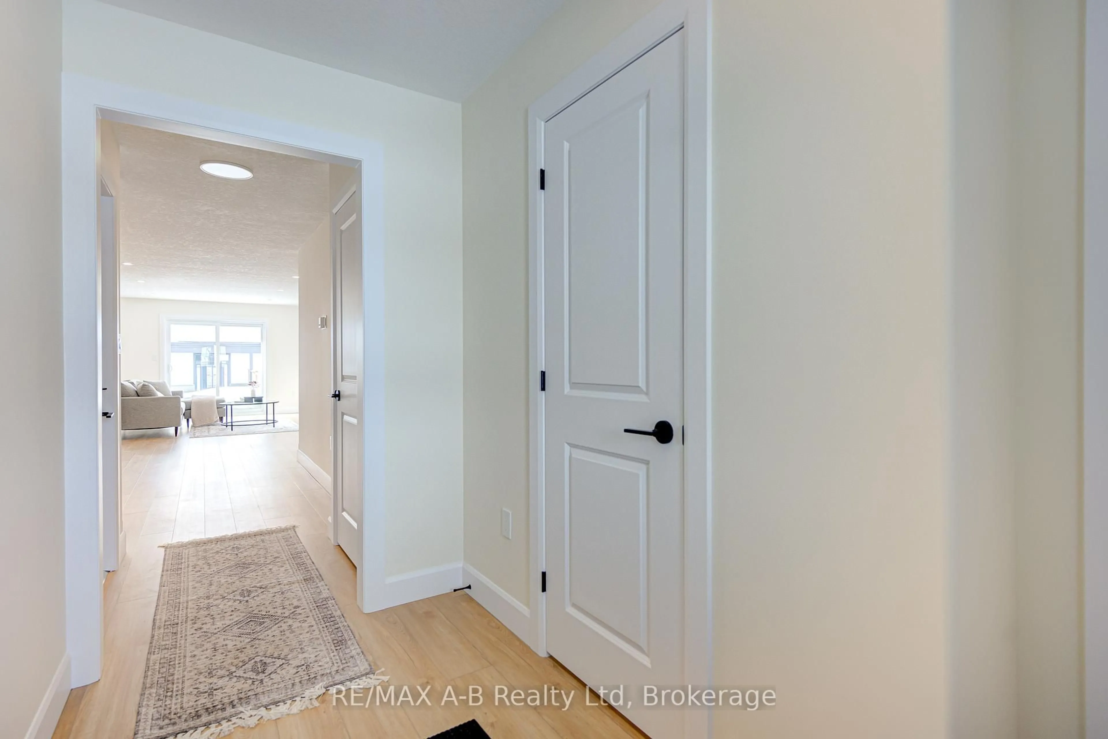Indoor entryway for 30 Linda Dr, Huron East Ontario N0K 1W0