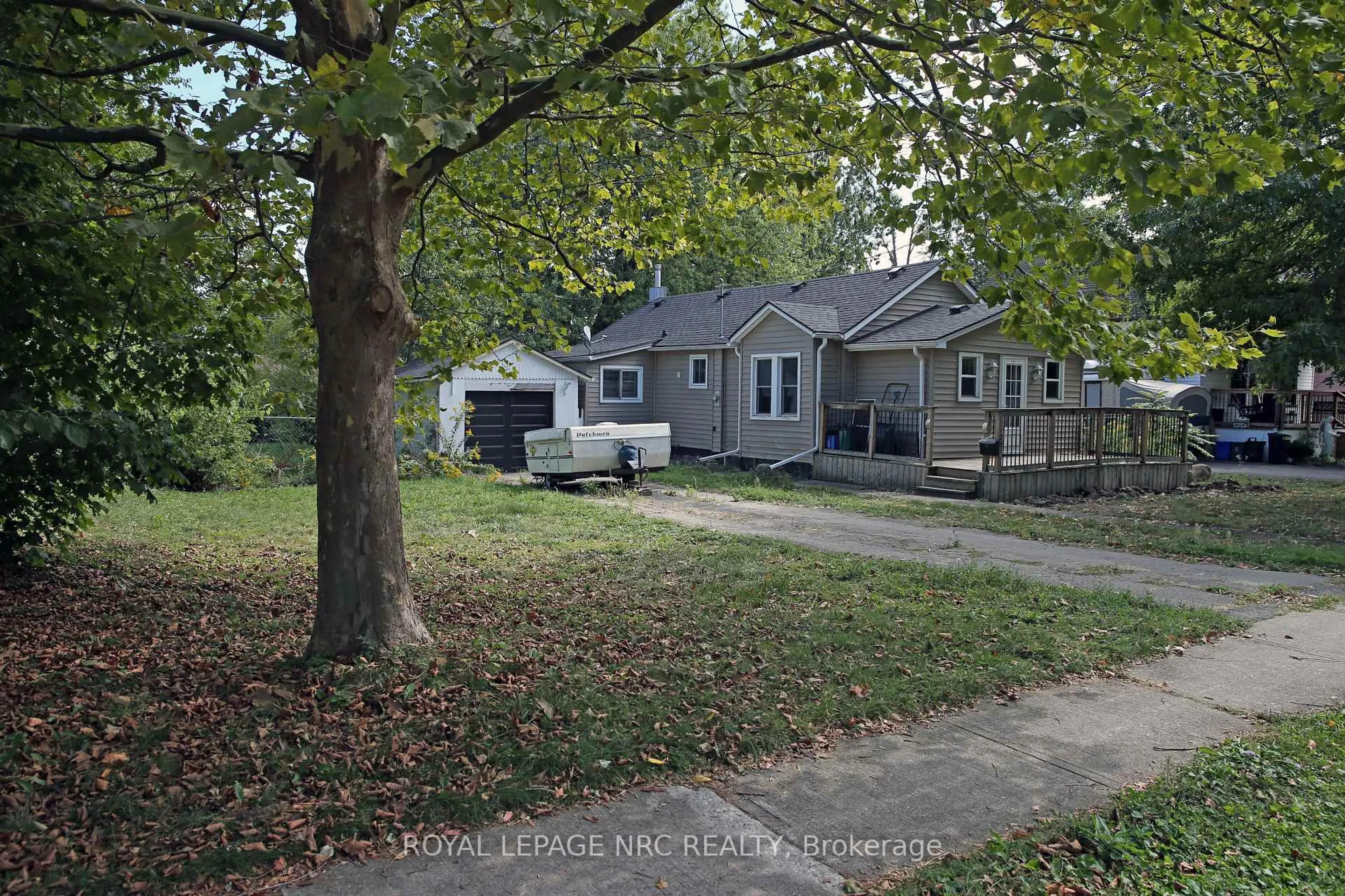 A pic from outside/outdoor area/front of a property/back of a property/a pic from drone, street for 243 North St, Fort Erie Ontario L2A 3R9