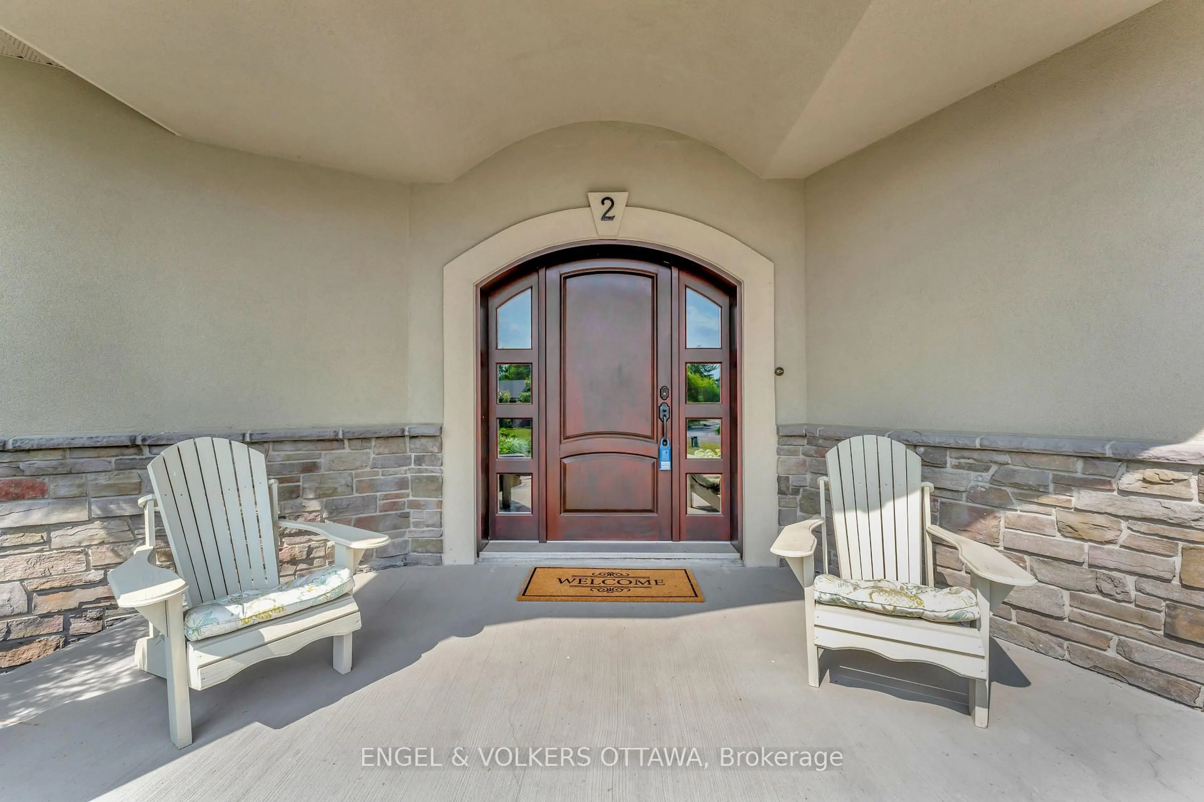 Indoor entryway for 2 Beechgrove Gdns, Ottawa Ontario K2S 1R1