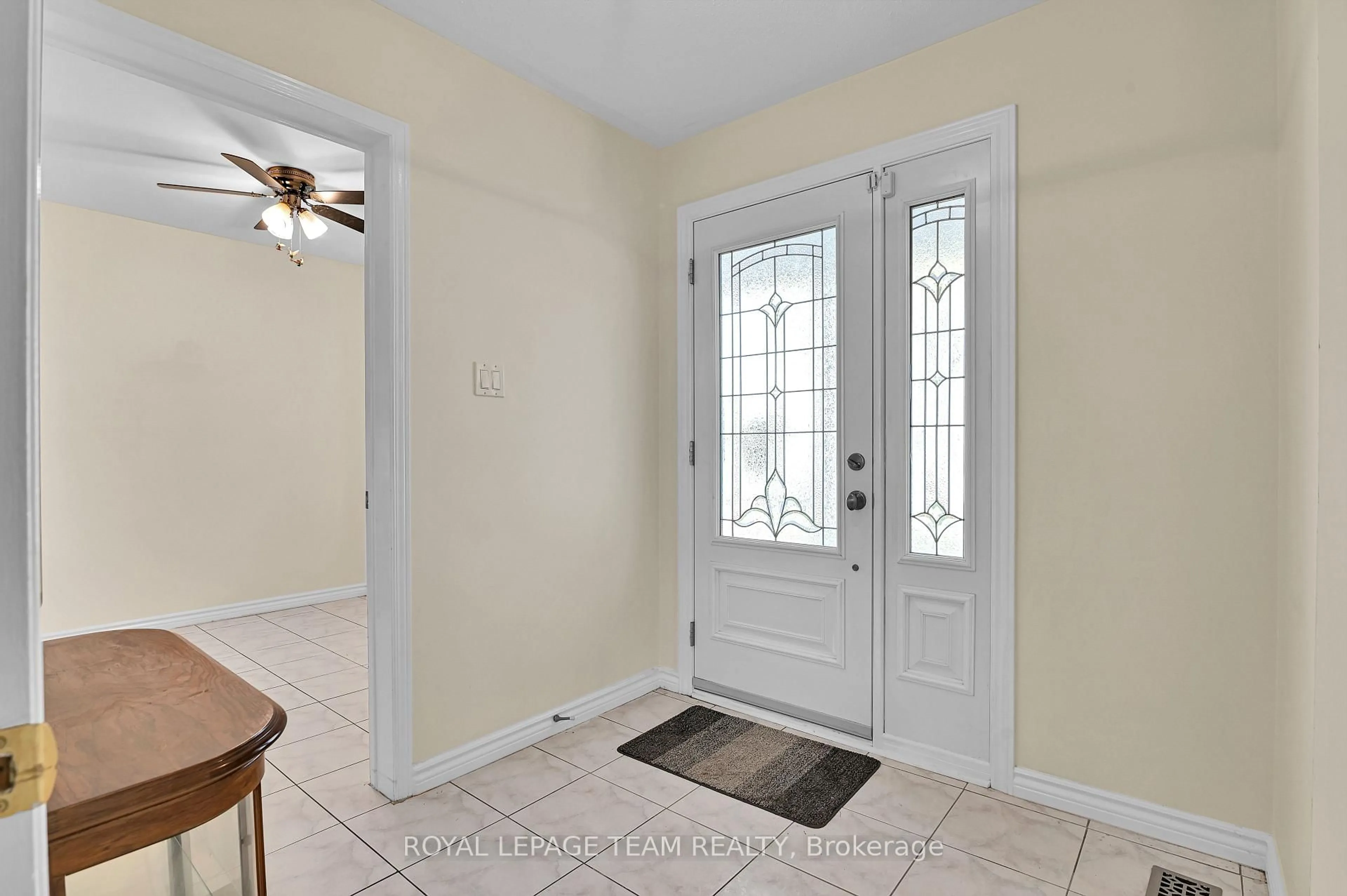 Indoor entryway for 310 McEachern Cres, Orleans Ontario K1E 3K2