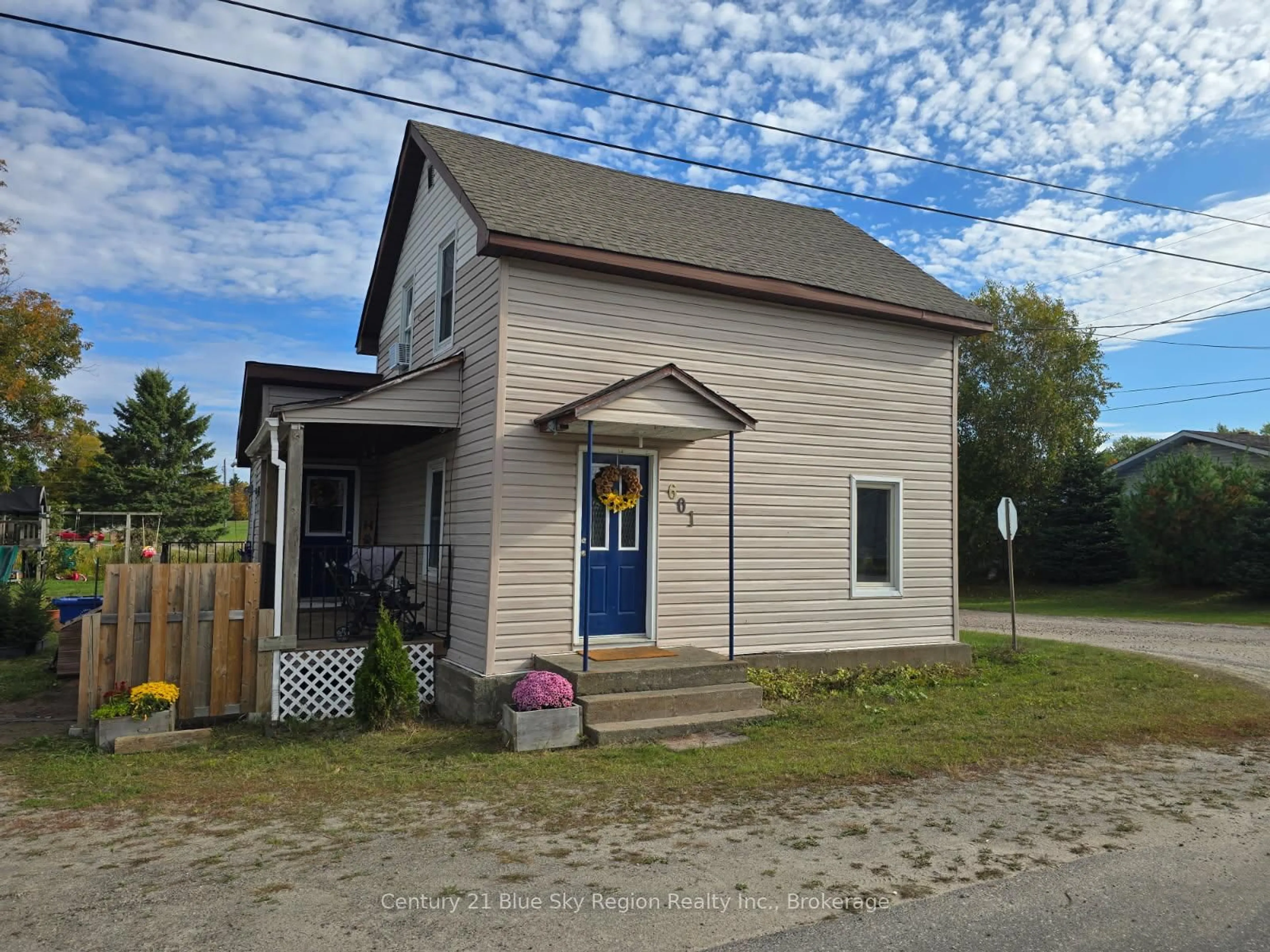 A pic from outside/outdoor area/front of a property/back of a property/a pic from drone, building for 601 Drive-In Rd, West Nipissing Ontario P2B 2R1