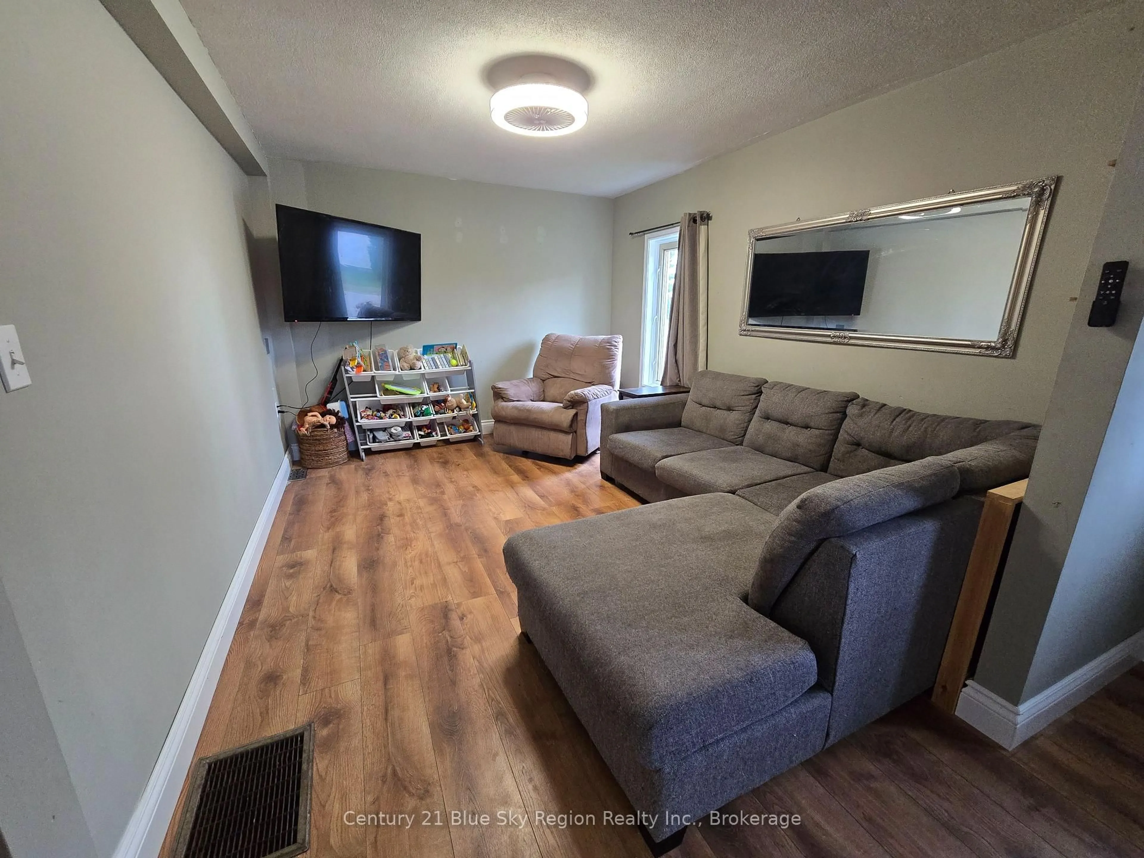 Living room with furniture, unknown for 601 Drive-In Rd, West Nipissing Ontario P2B 2R1