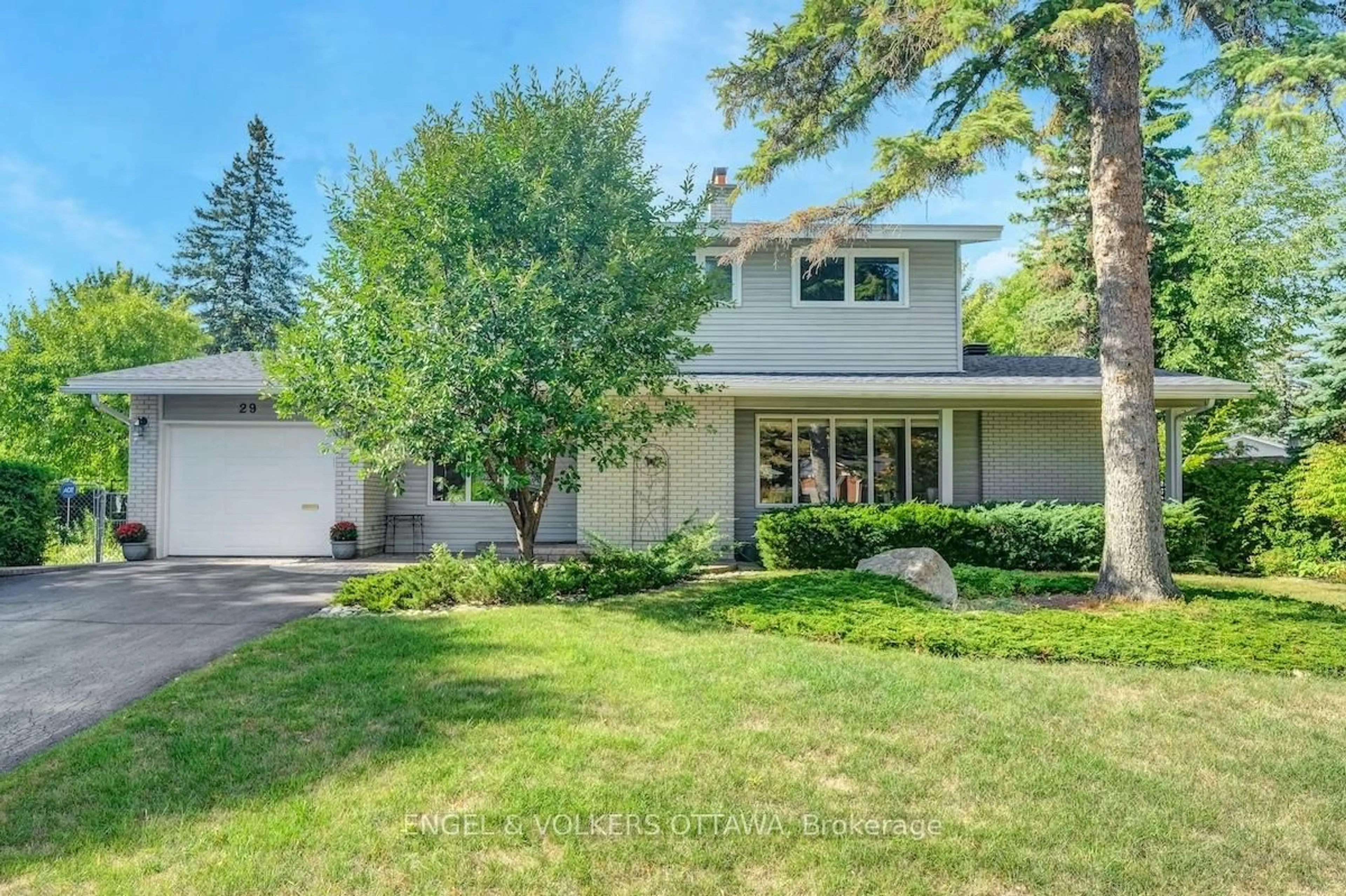 Unknown for 29 Qualicum St, Ottawa Ontario K2H 7H1
